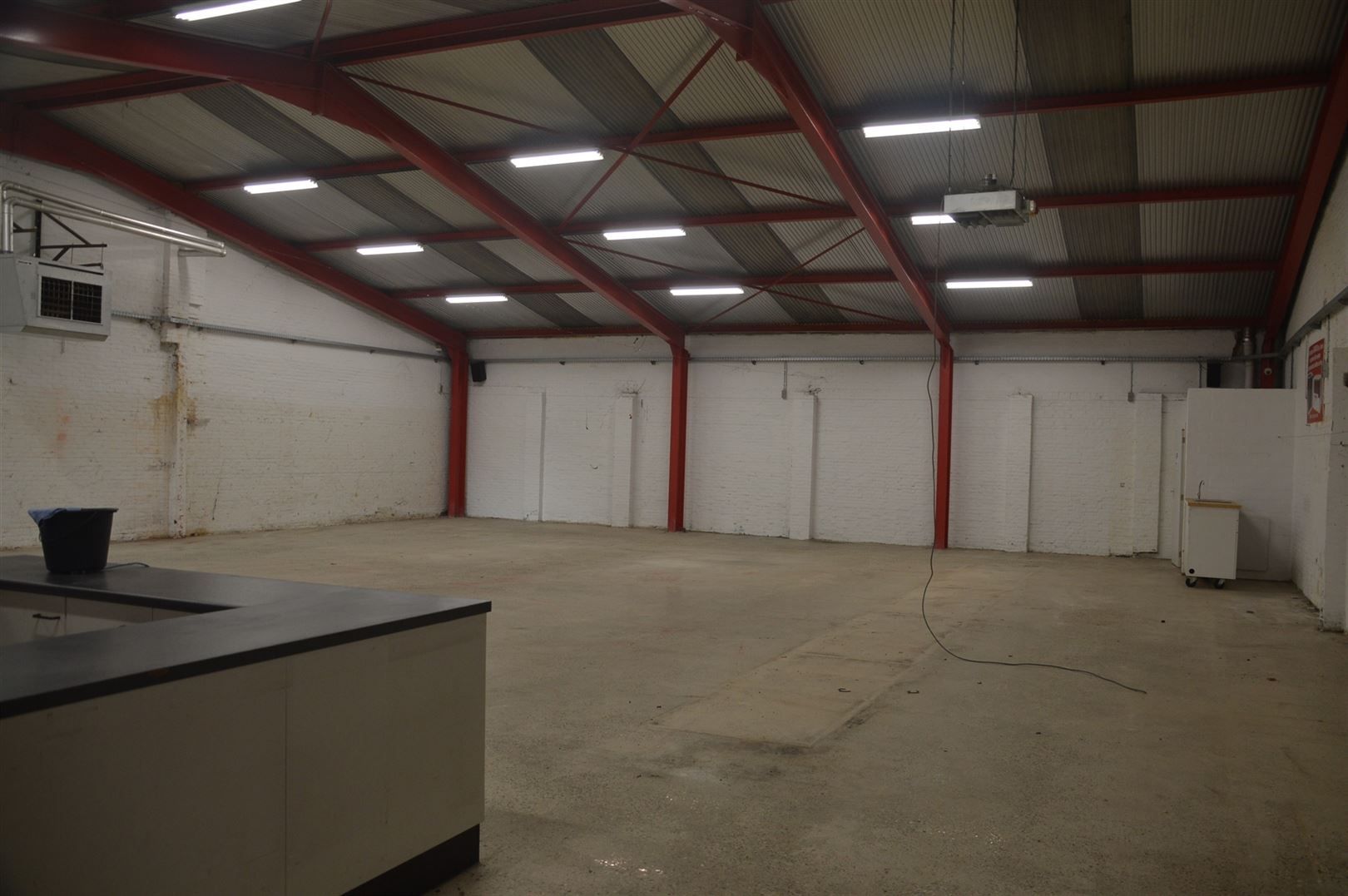 Bedrijfsgebouw foto 10