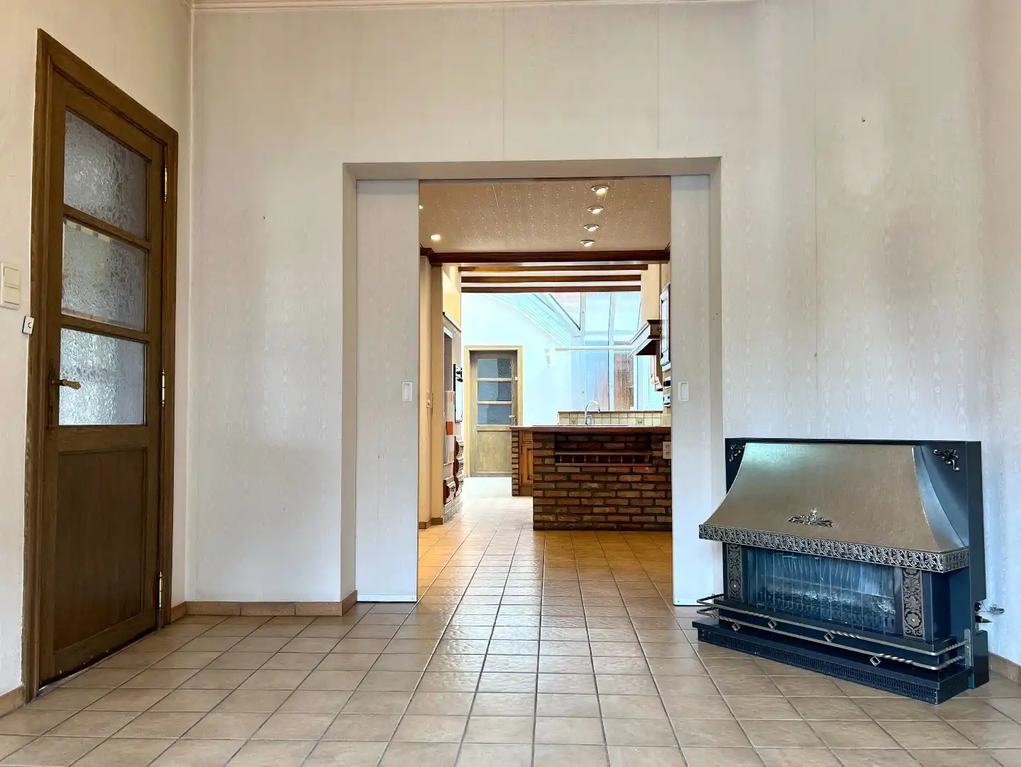 Ruime hoekwoning met handelsruimte en tal van mogelijkheden! foto 7