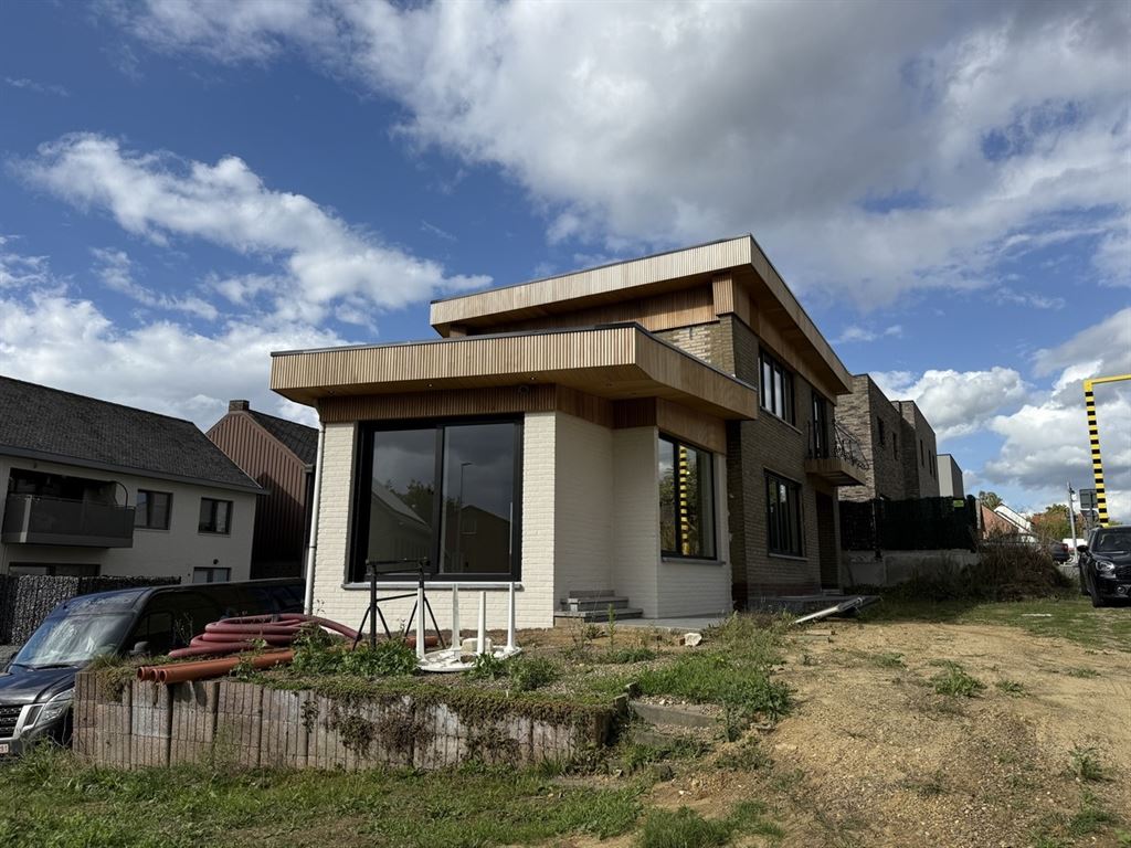 Ruime, vrijstaande woning  met 3 slaapkamers foto 3