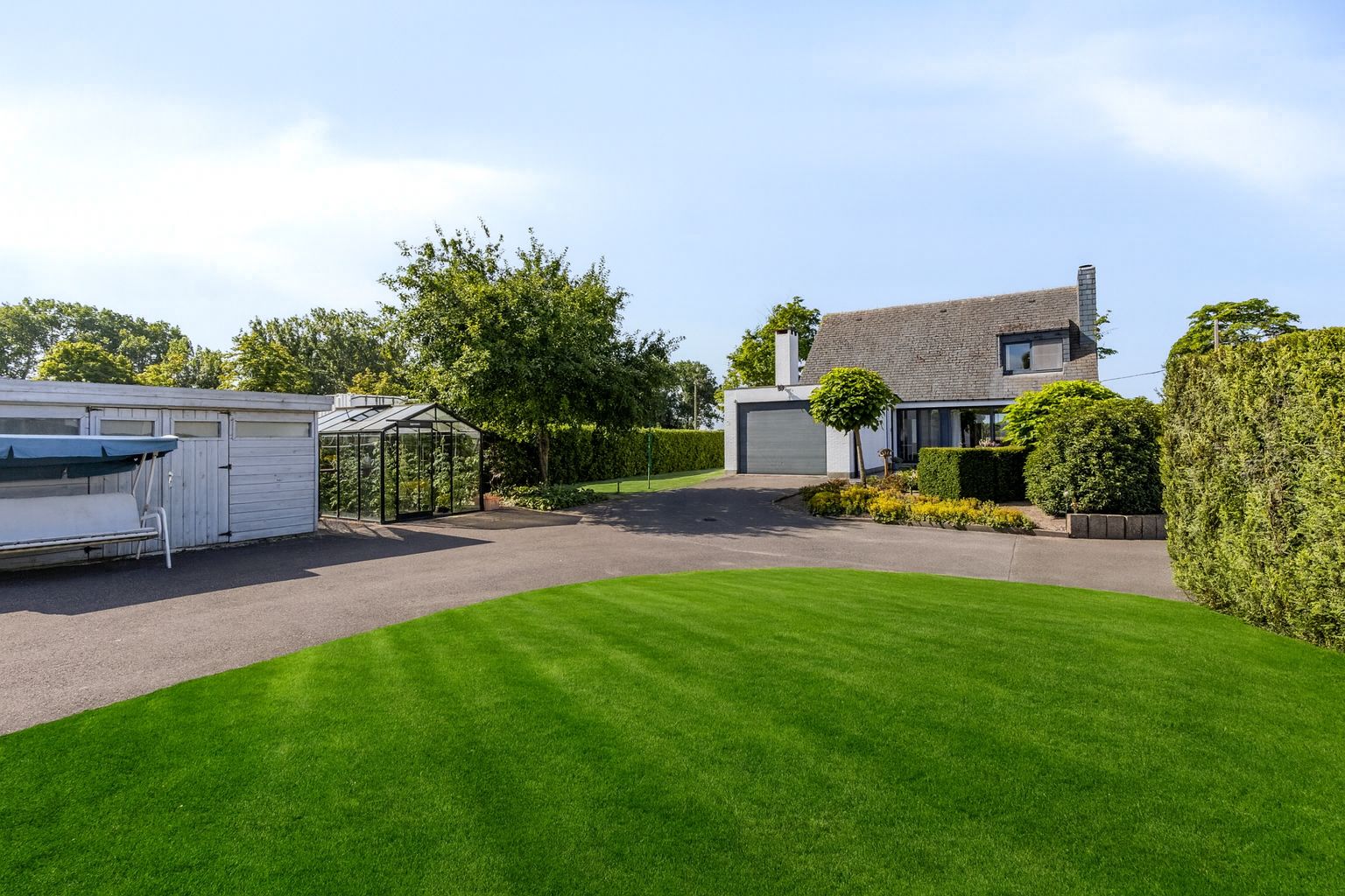 Ruime asbest vrije villa met magazijn en zwembad  foto 4