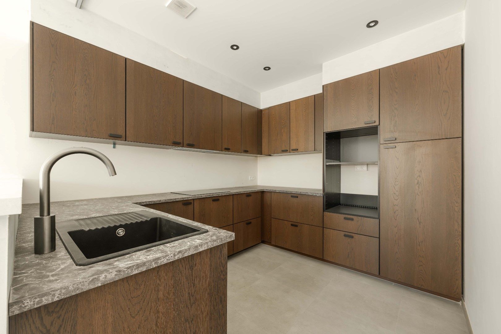 INSTAPKLAAR HOEKAPPARTEMENT (134,80 m²) MET 2 SLPKS EN TERRAS  foto 4