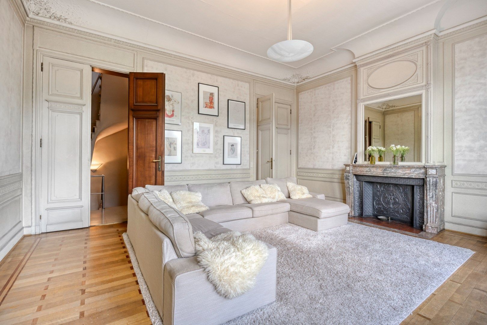 Hoofdfoto van de publicatie: Prachtig herenhuis op de Tiensevest met mogelijkheid tot praktijkruimte - bewoonbare opp. 555 m² 
