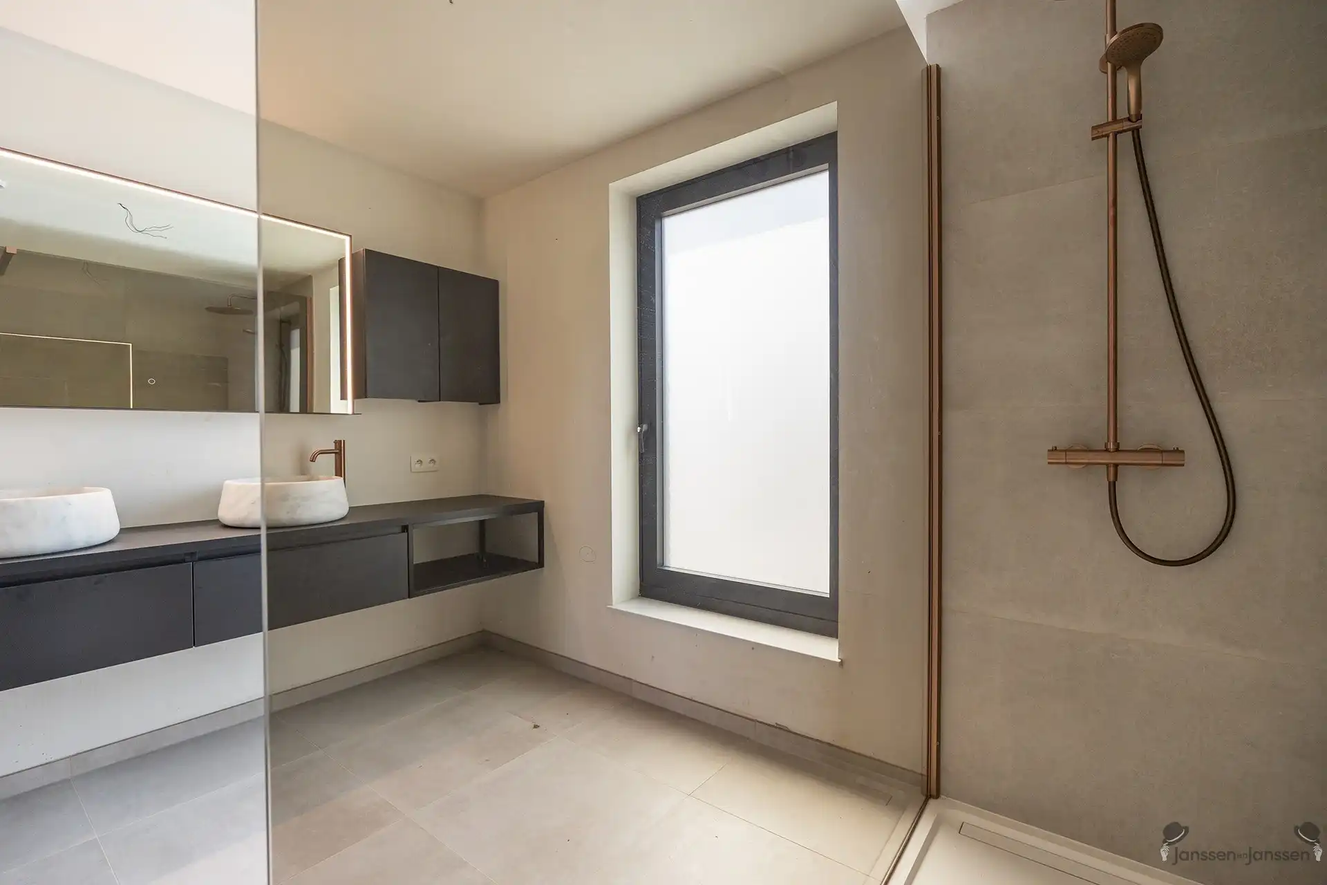 Nieuwbouwwoning met 3 slpk & tuin foto 8
