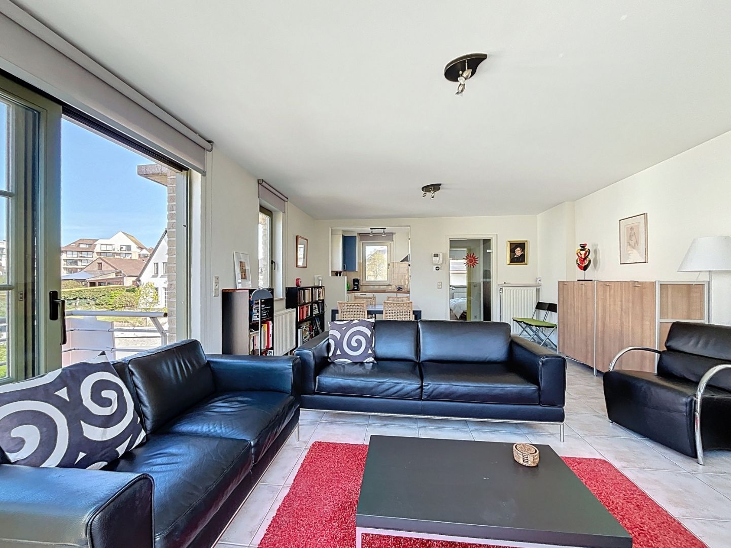 Zongerichte appartement in het centrum van Sint-Idesbald. foto 4