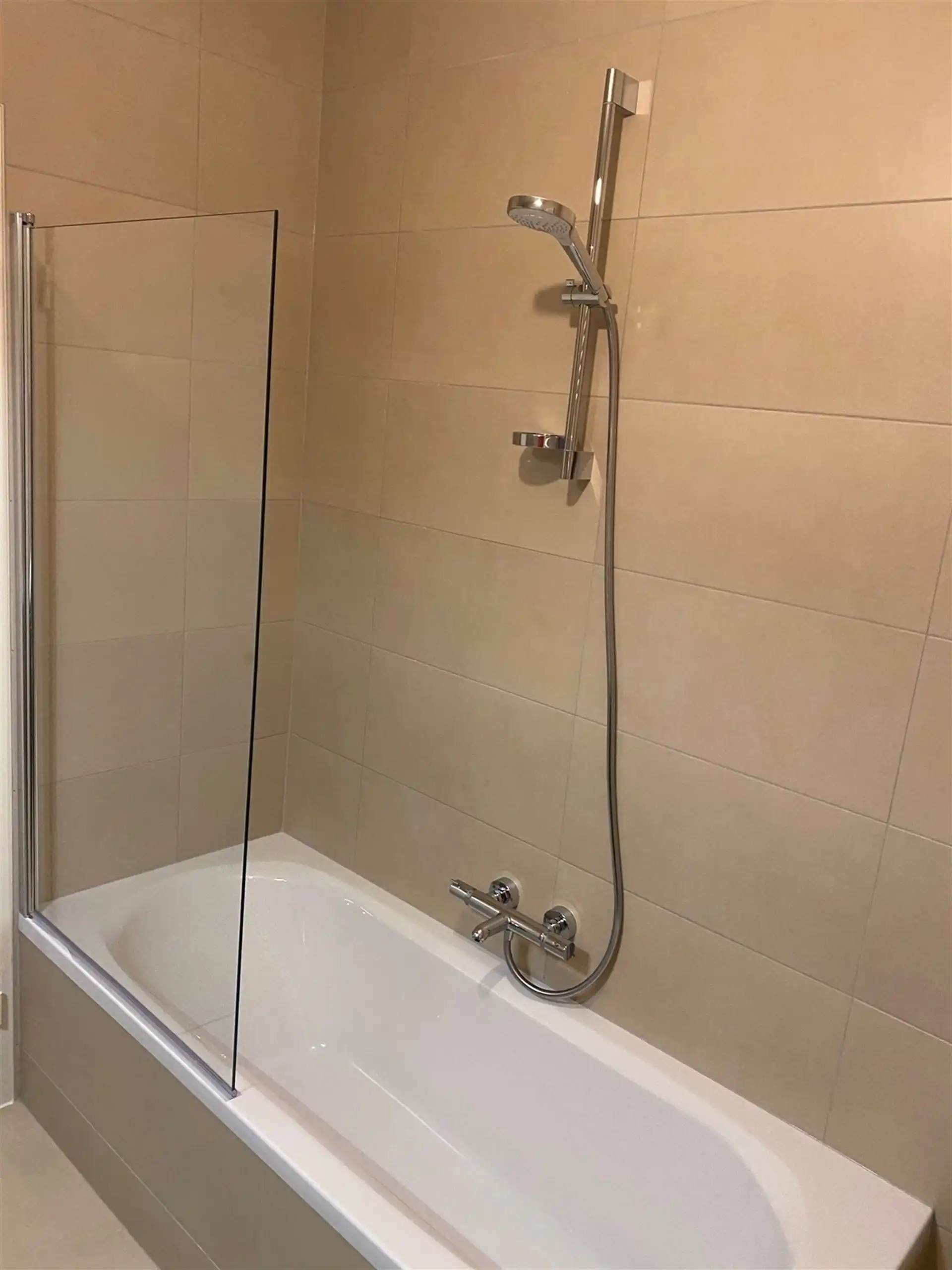 Gerenoveerd appartement met 2 slaapkamers en terras foto 15