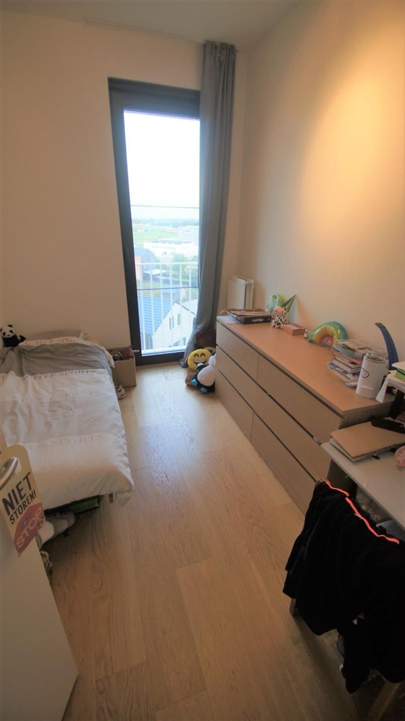 Ruime en moderne penthouse met 2 slpks, terras + autostaanplaats foto 6