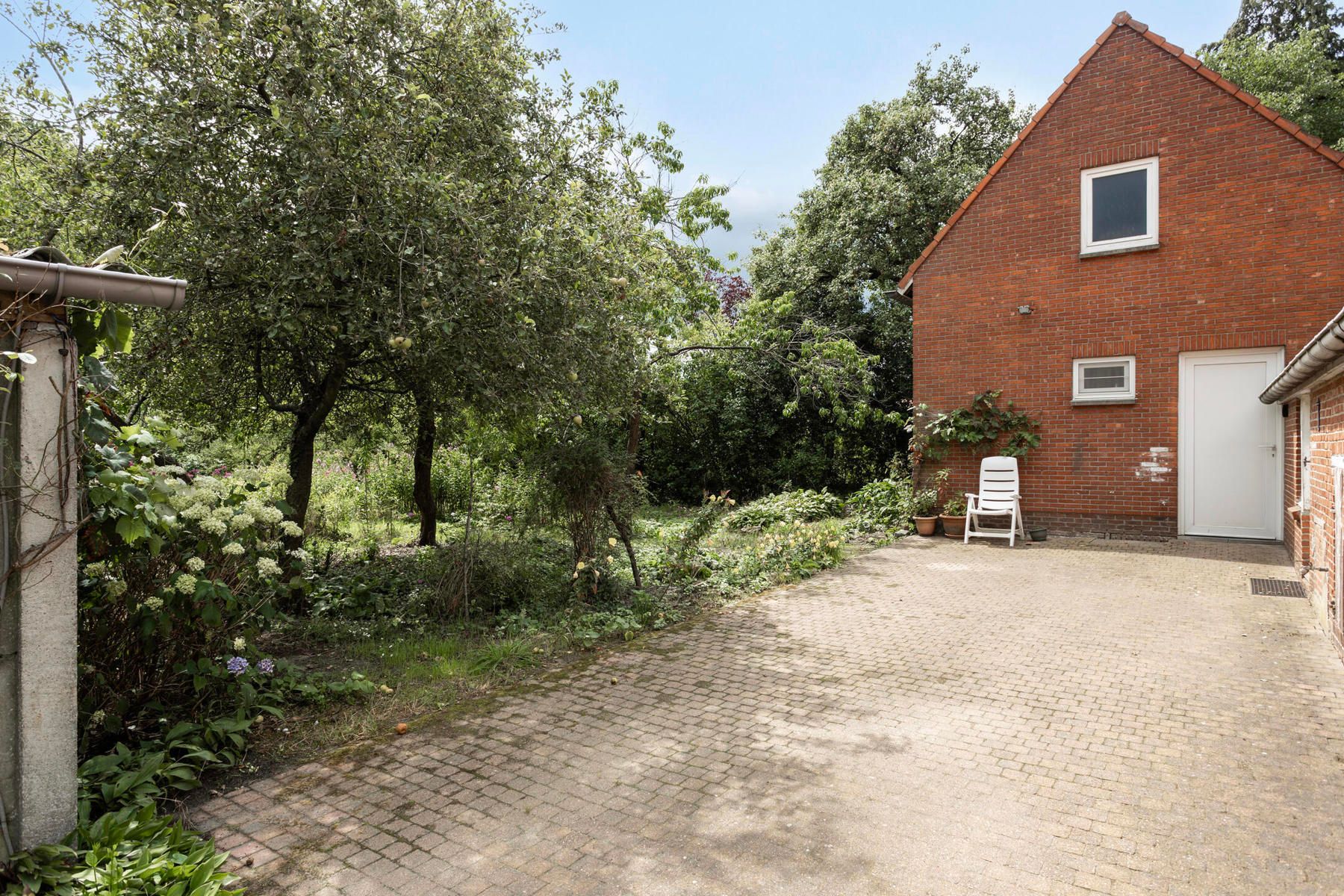 Te renoveren hoeve met authentieke schuur en stallen foto 29