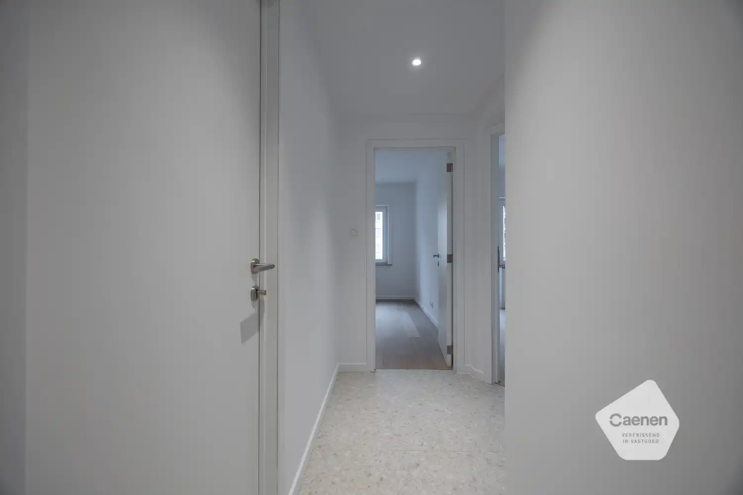 Gerenoveerd twee slaapkamer appartement in centrum Oostende! foto 9