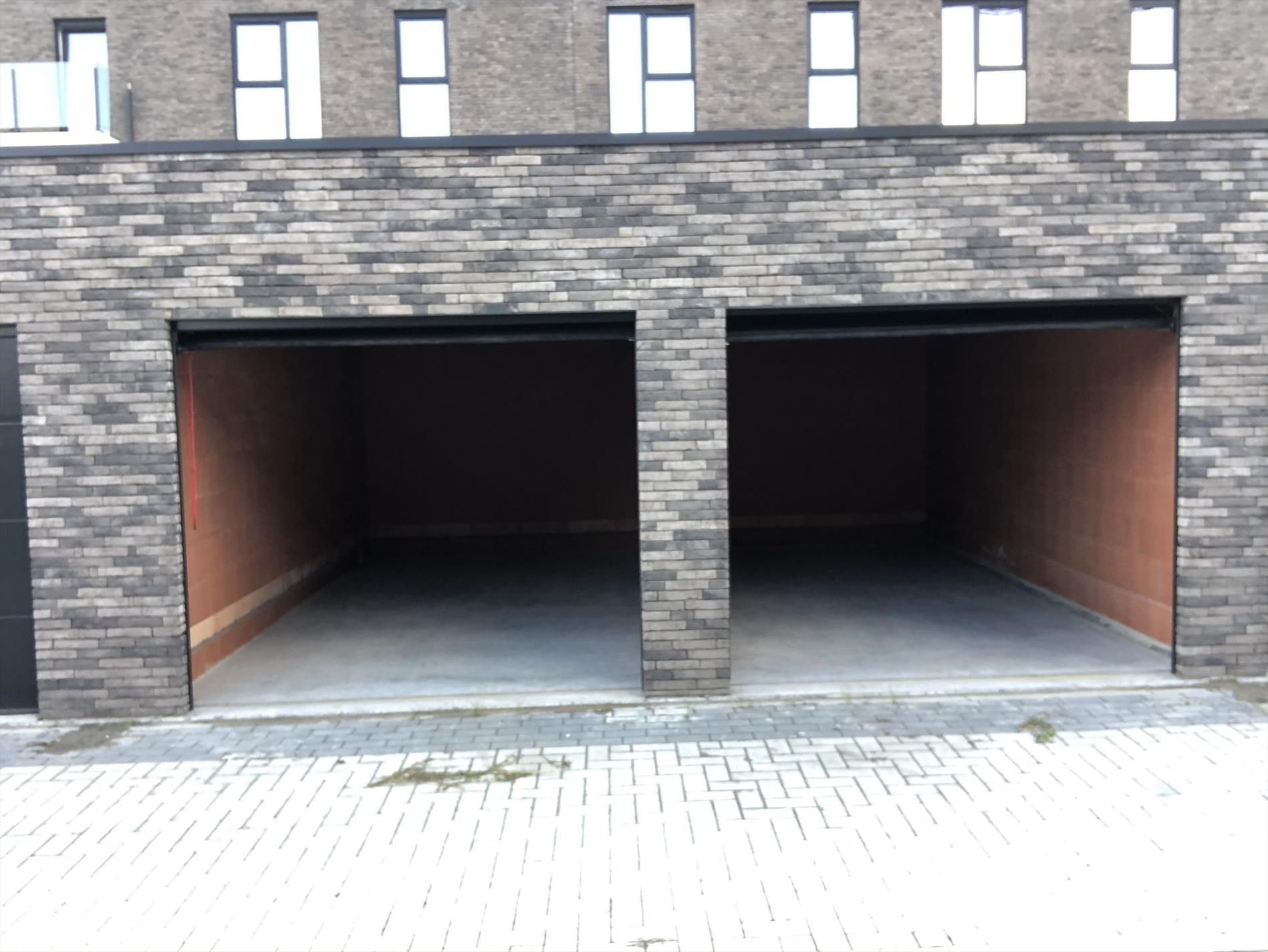 Splinternieuwe garagebox te huur foto 2