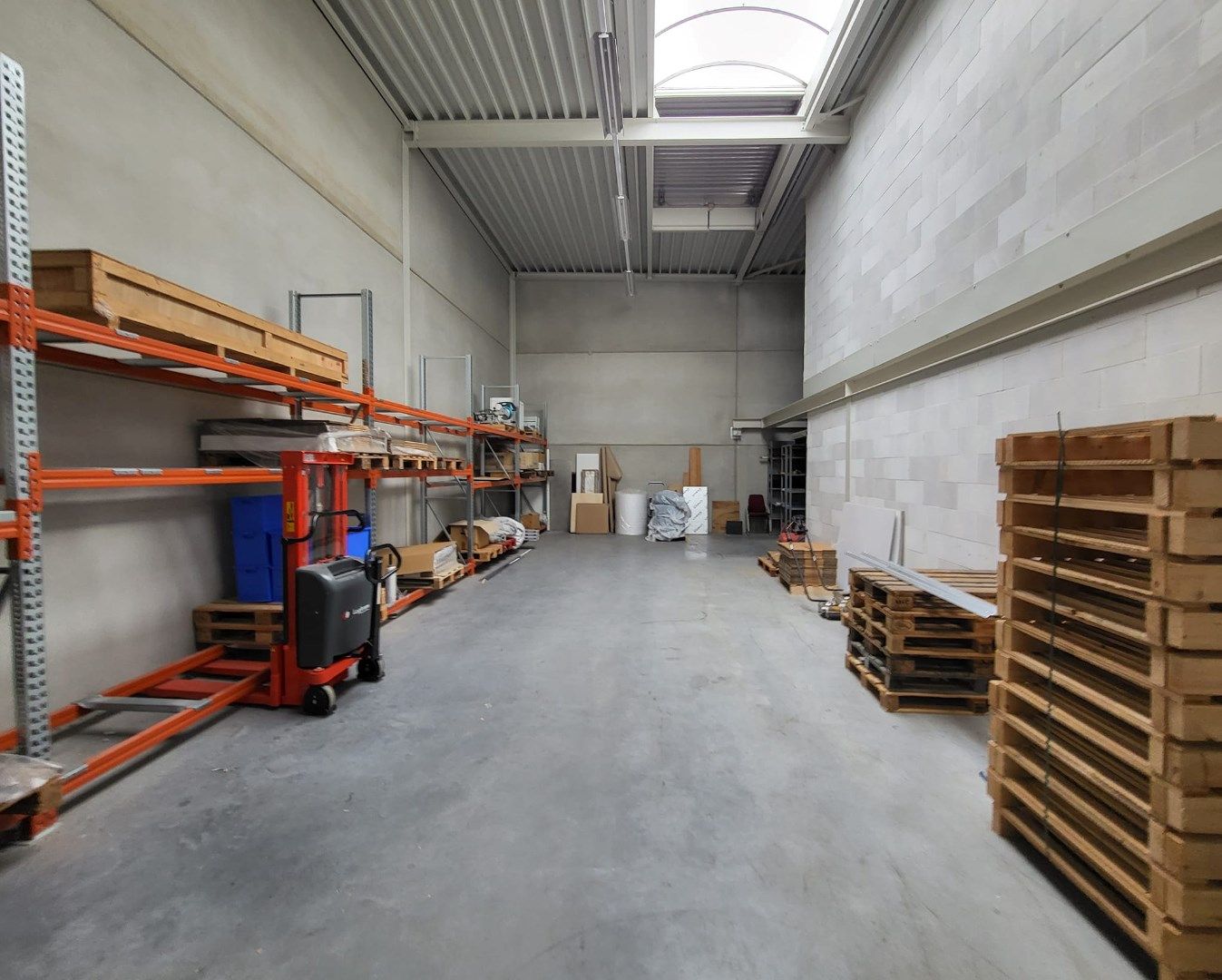 Hangar/loods met kantoor. foto 11