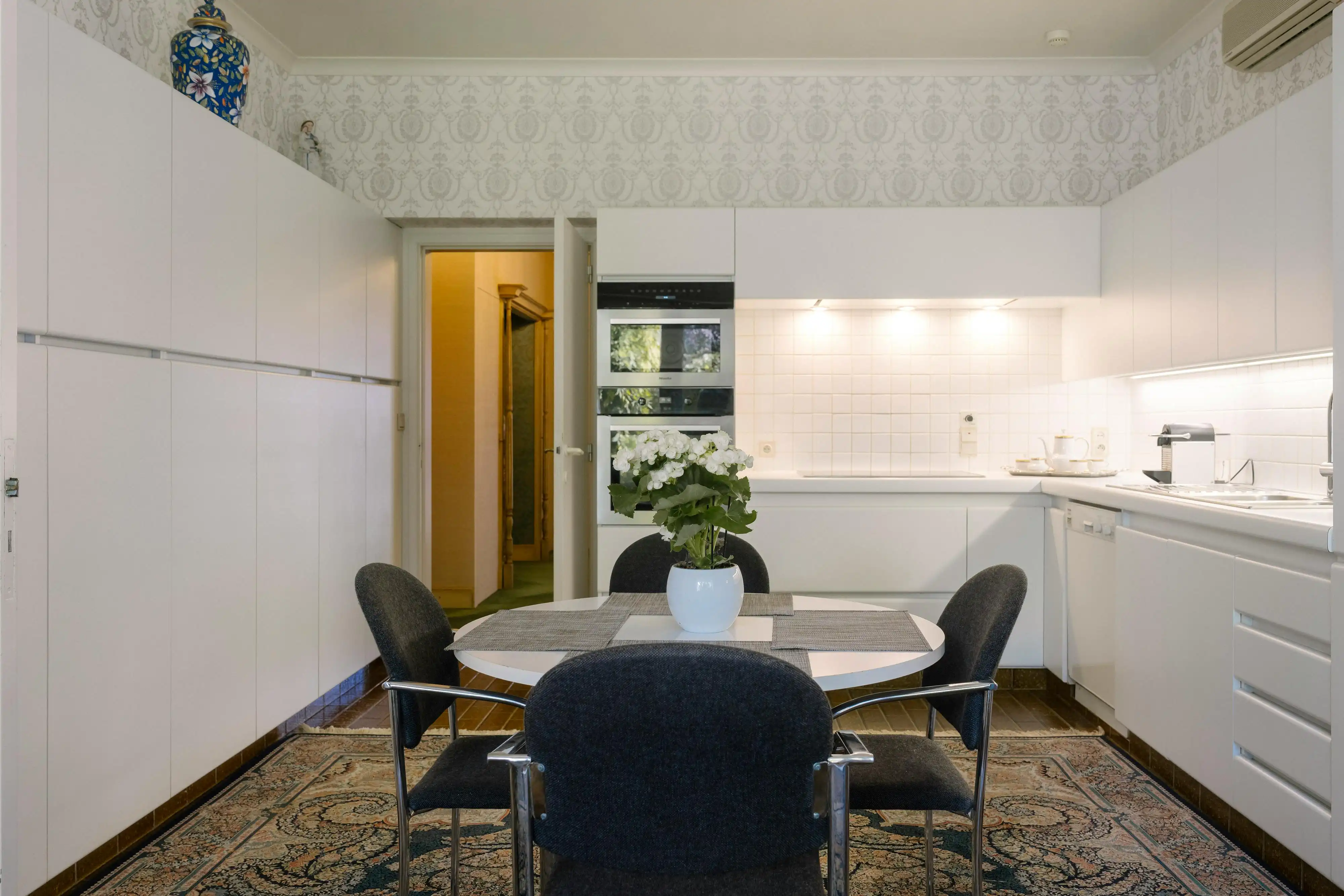 Statige ruime villa, 6 slpk., prachtige parktuin (3.300 m²). foto 12