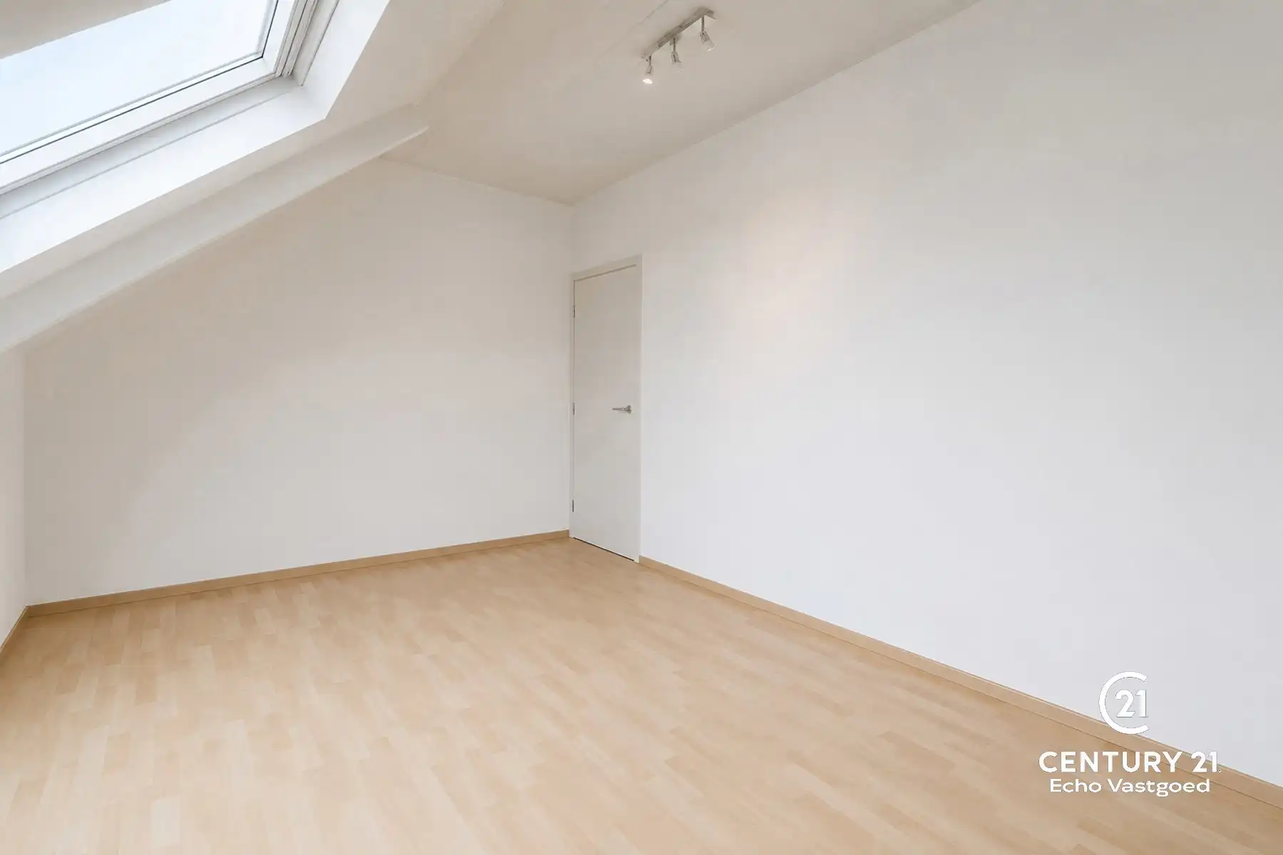 ruime woning met 4 slaapkamers op een fraai hoekperceel  foto 17