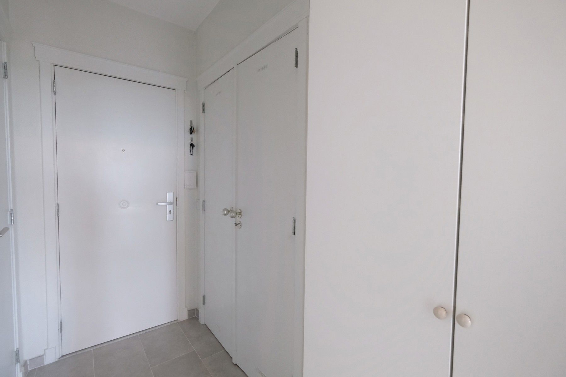 Hip en lichtrijk appartement in Berchem foto 8