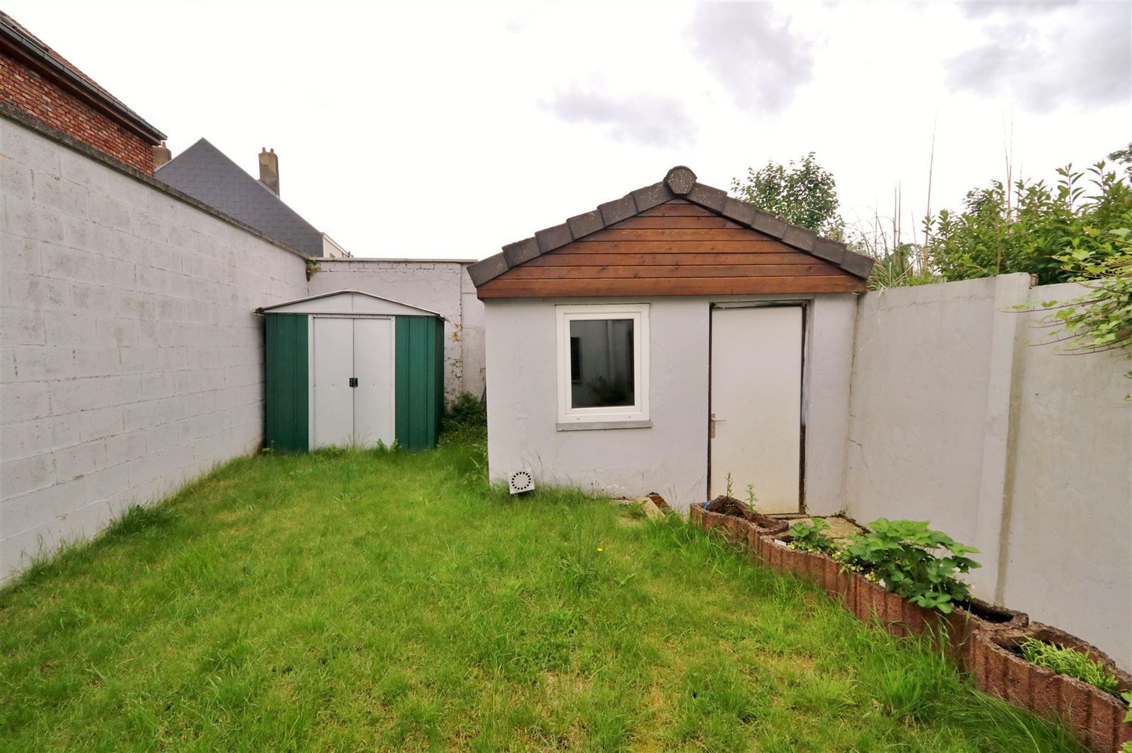 Woning met 2 slaapkamers en 2 staanplaatsen foto 3