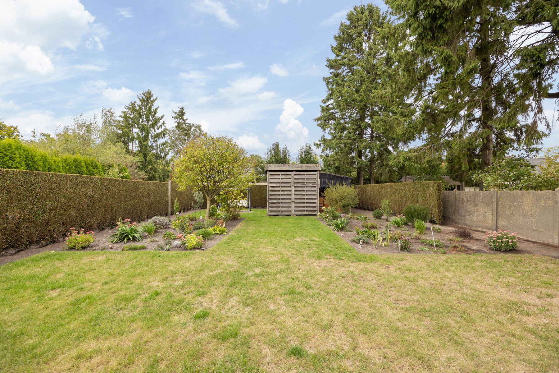 Ruime woning met 4 slks en 2 bdks op 886 m² foto 35