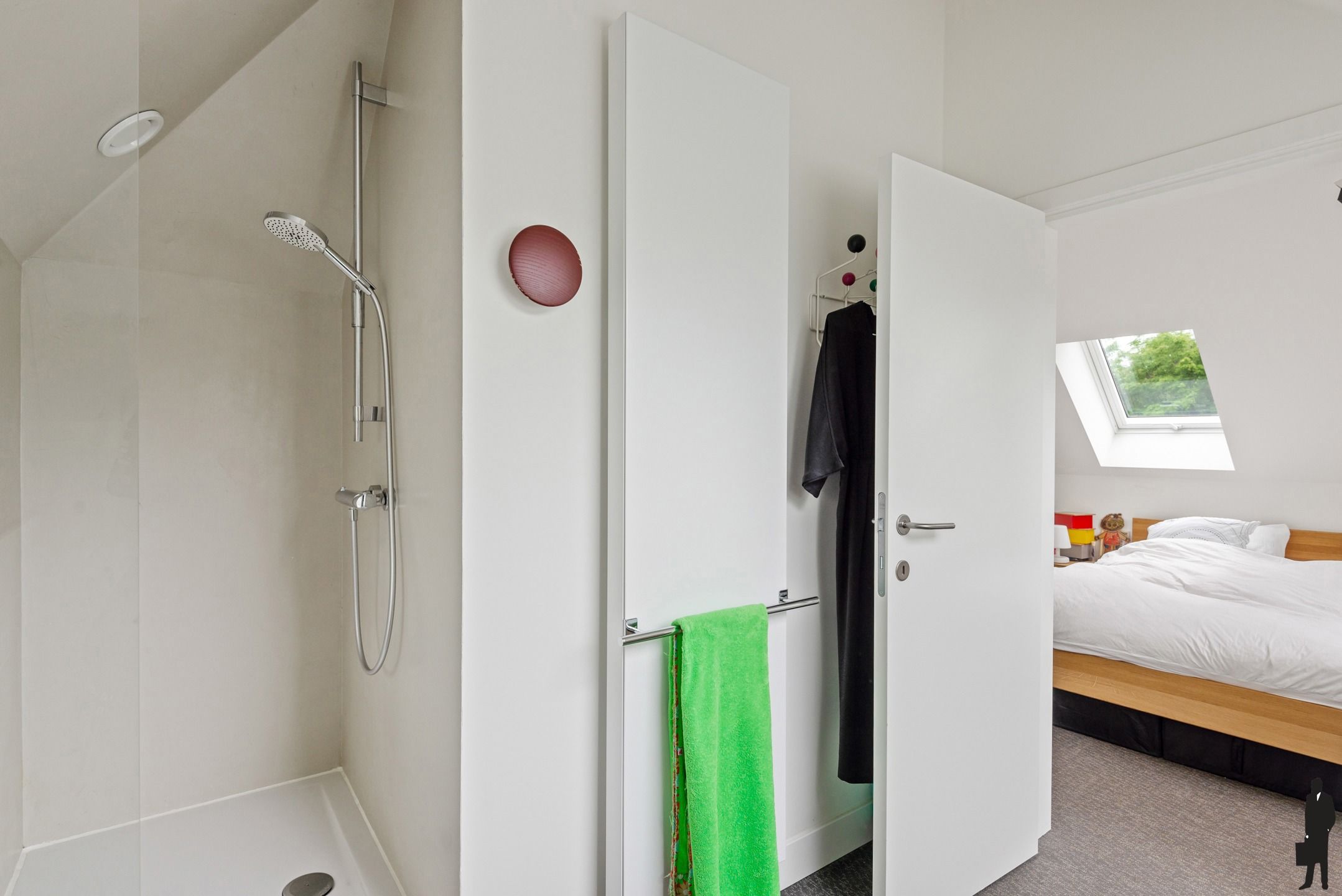 Zeer ruime woning (ca.250m²) met 6 slaapkamers & 2 badkamers foto 22