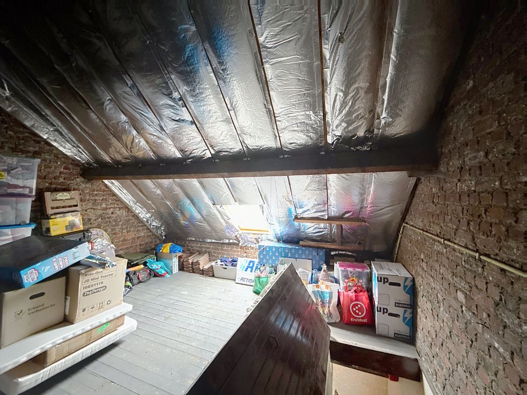 Investerings -of starterswoning met uitweg achteraan. foto 15