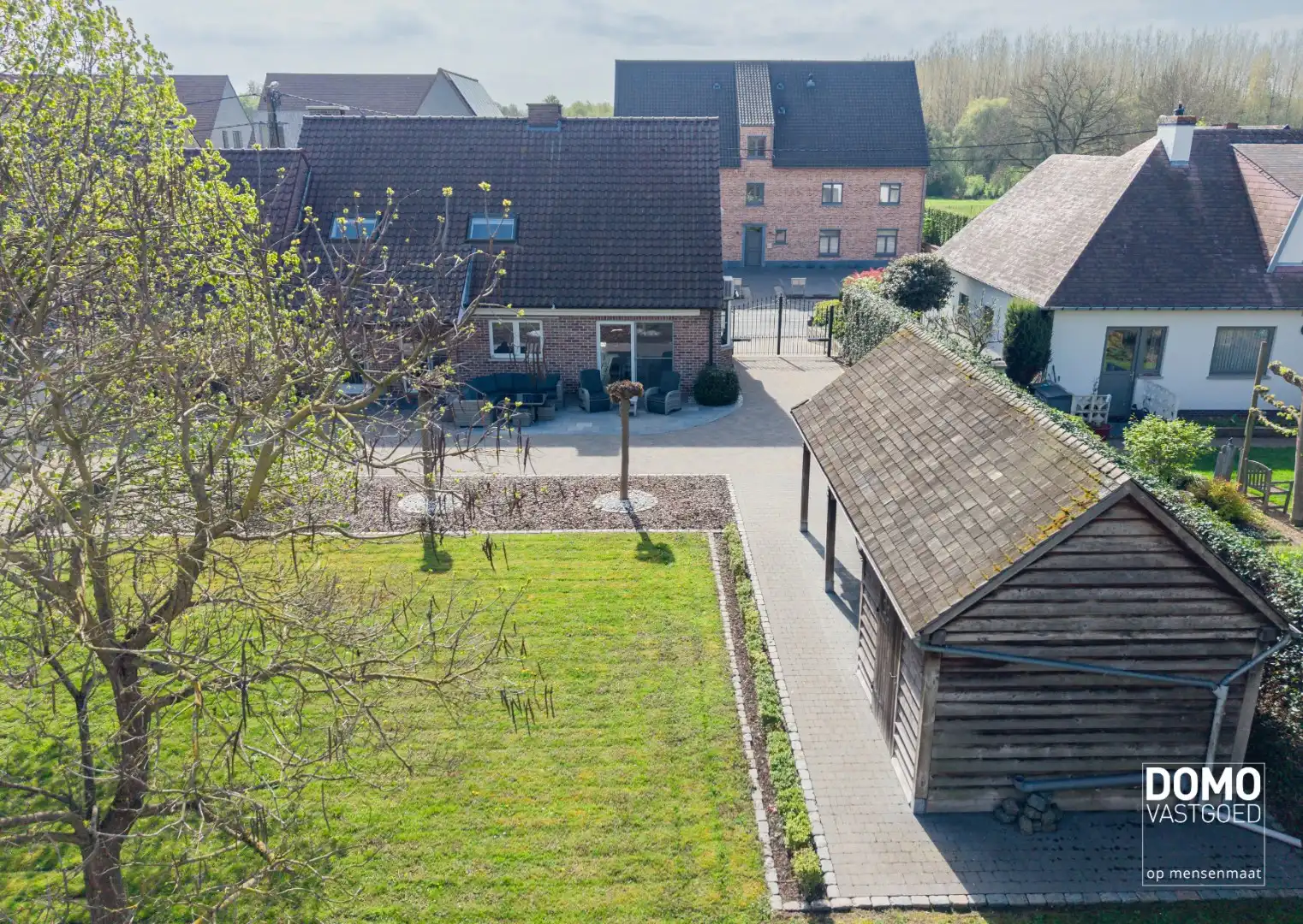 Karaktervolle en ruime gezinswoning in pastorij-/fermettestijl met prachtige tuin en 4 slaapkamers in het groene Kortessem foto 24