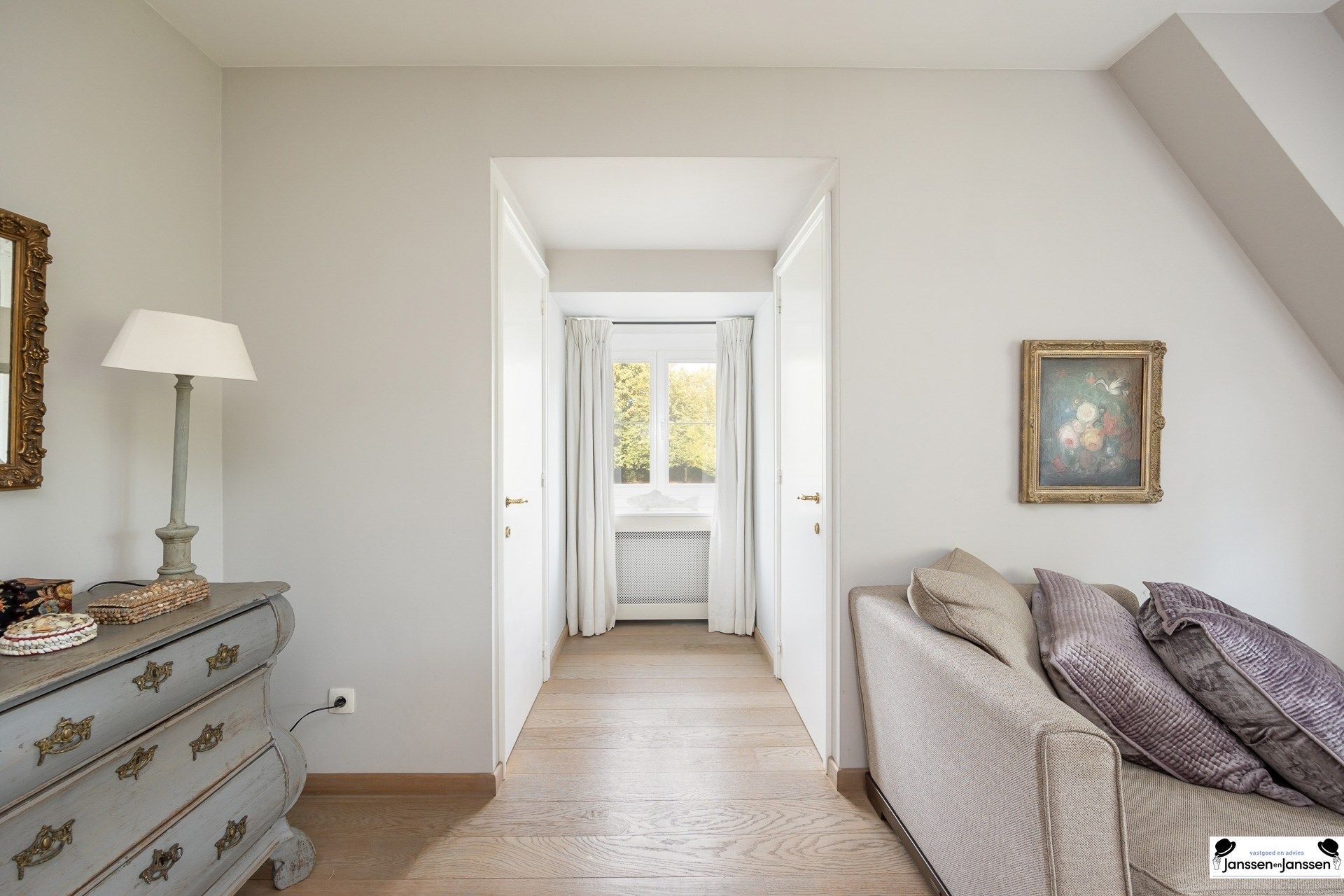 Tijdloze elegantie met moderne luxe foto 23