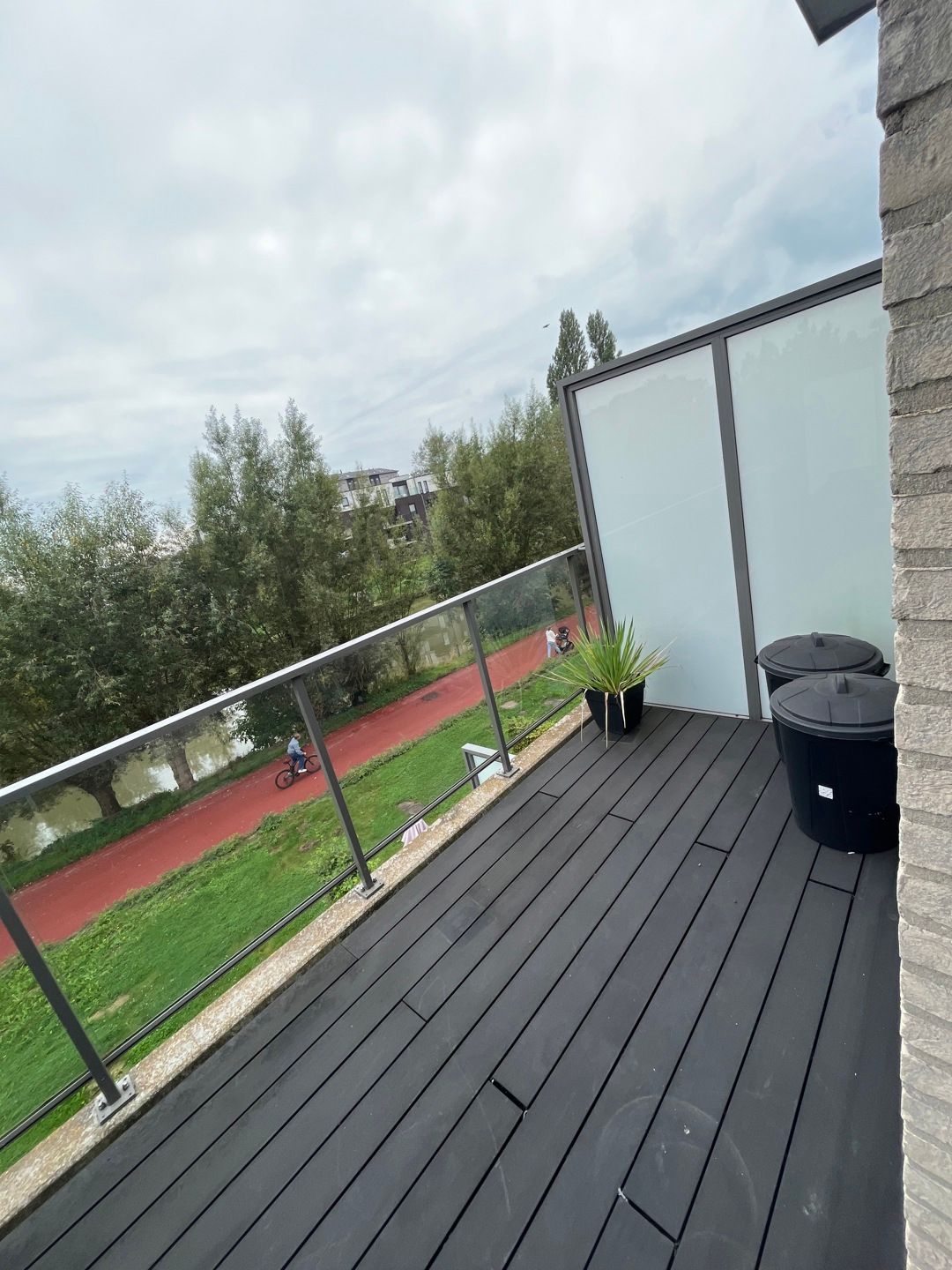 Deinze: recent en centraal gelegen appartement met staanplaats foto 7