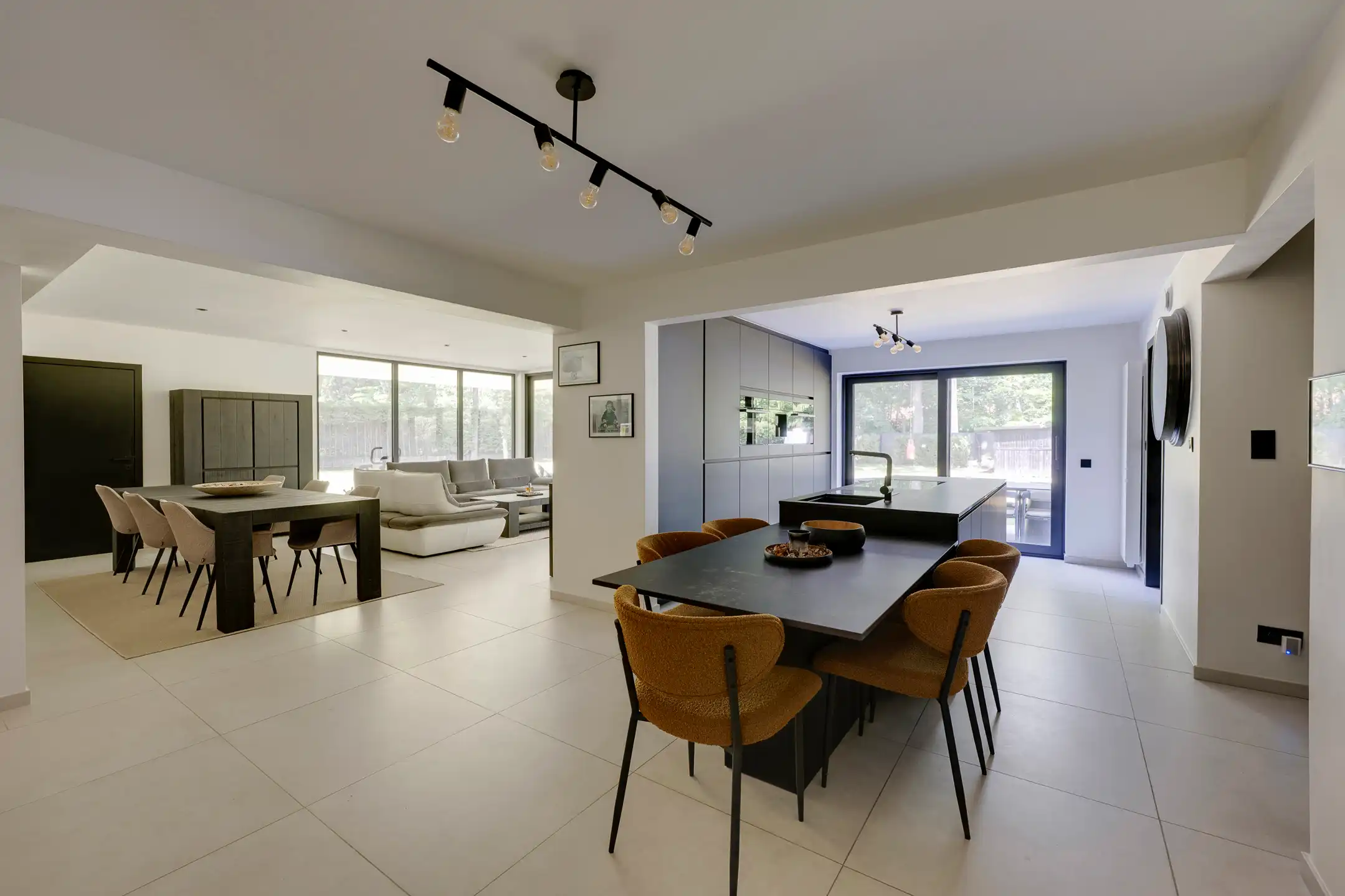 Gerenoveerde woning op een mooi perceel van ca 2.000 m² foto 3