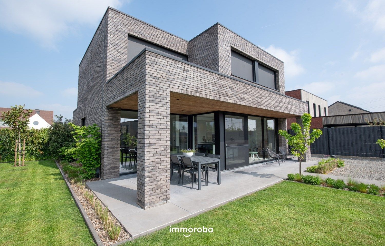 TOPPER TE KOOP: Recente, moderne villa met 3 slaapkamers op 650 m² op rustige, goed bereikbare ligging in Olsene foto {{pictureIndex}}