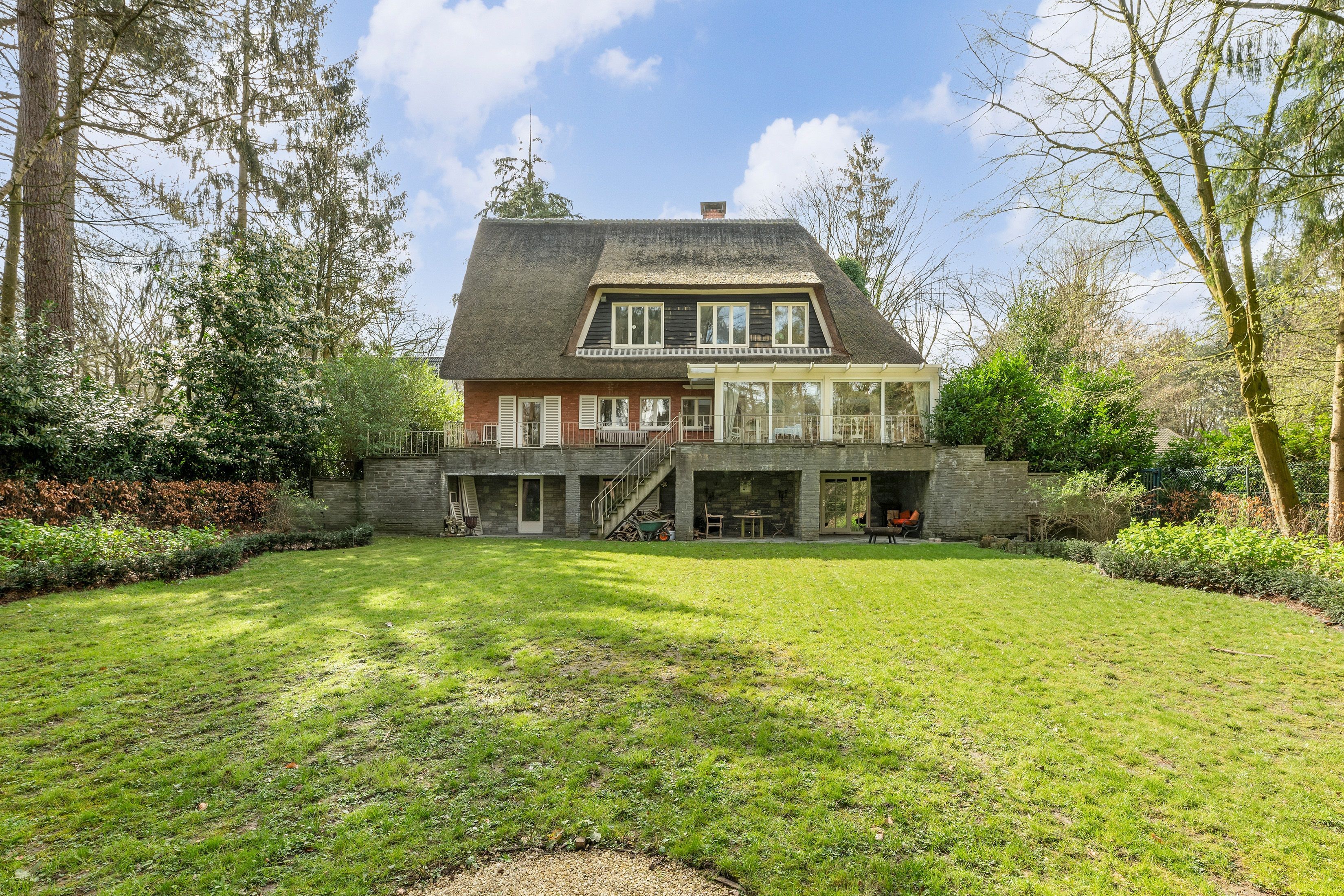 Charmante, tijdloze villa op een zéér gegeerde locatie met een prachtig perceel, dichtbij het centrum van Heide, trein, openbaar vervoer en scholen! foto 30