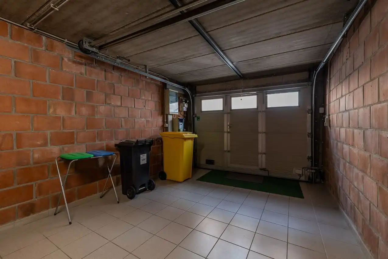 Verzorgde stadswoning met inpandige garage foto 4