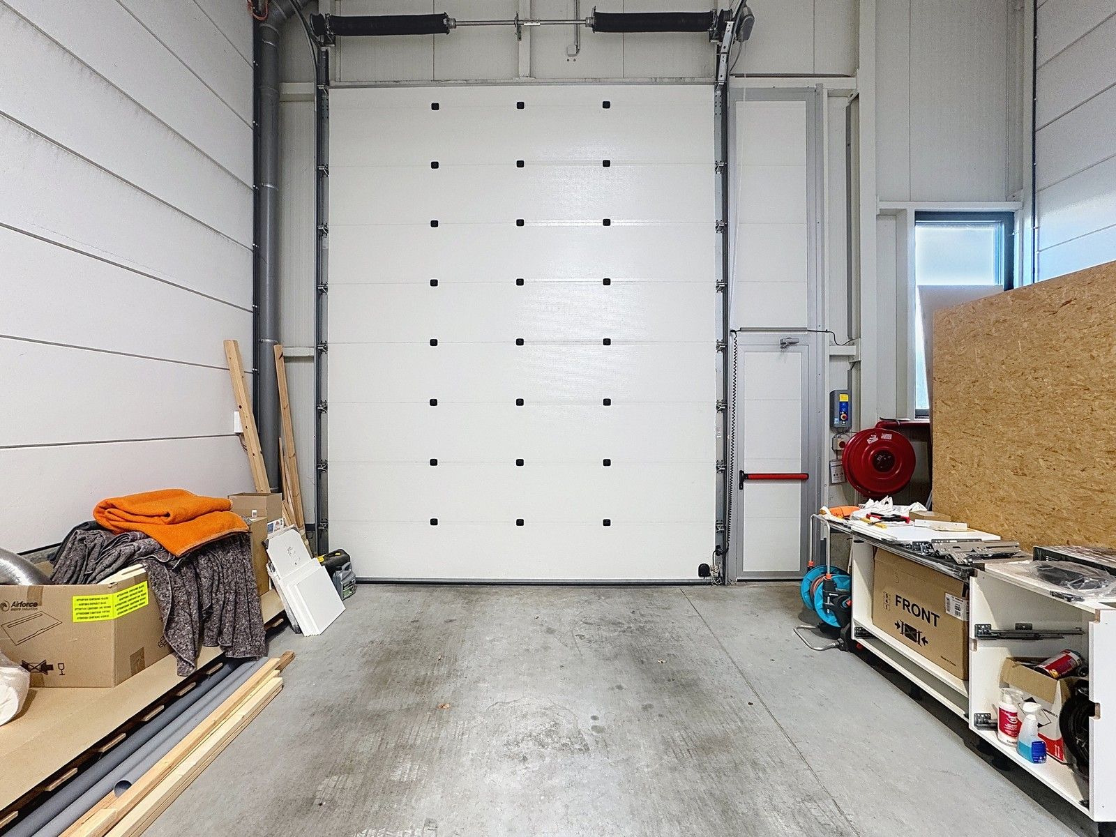 Instapklaar MAGAZIJN (174,5m²) met alle voorzieningen en private parkeerplaats voor de deur te Brugge (Sint-Michiels), Ten Briele. Geen WVI! foto 6