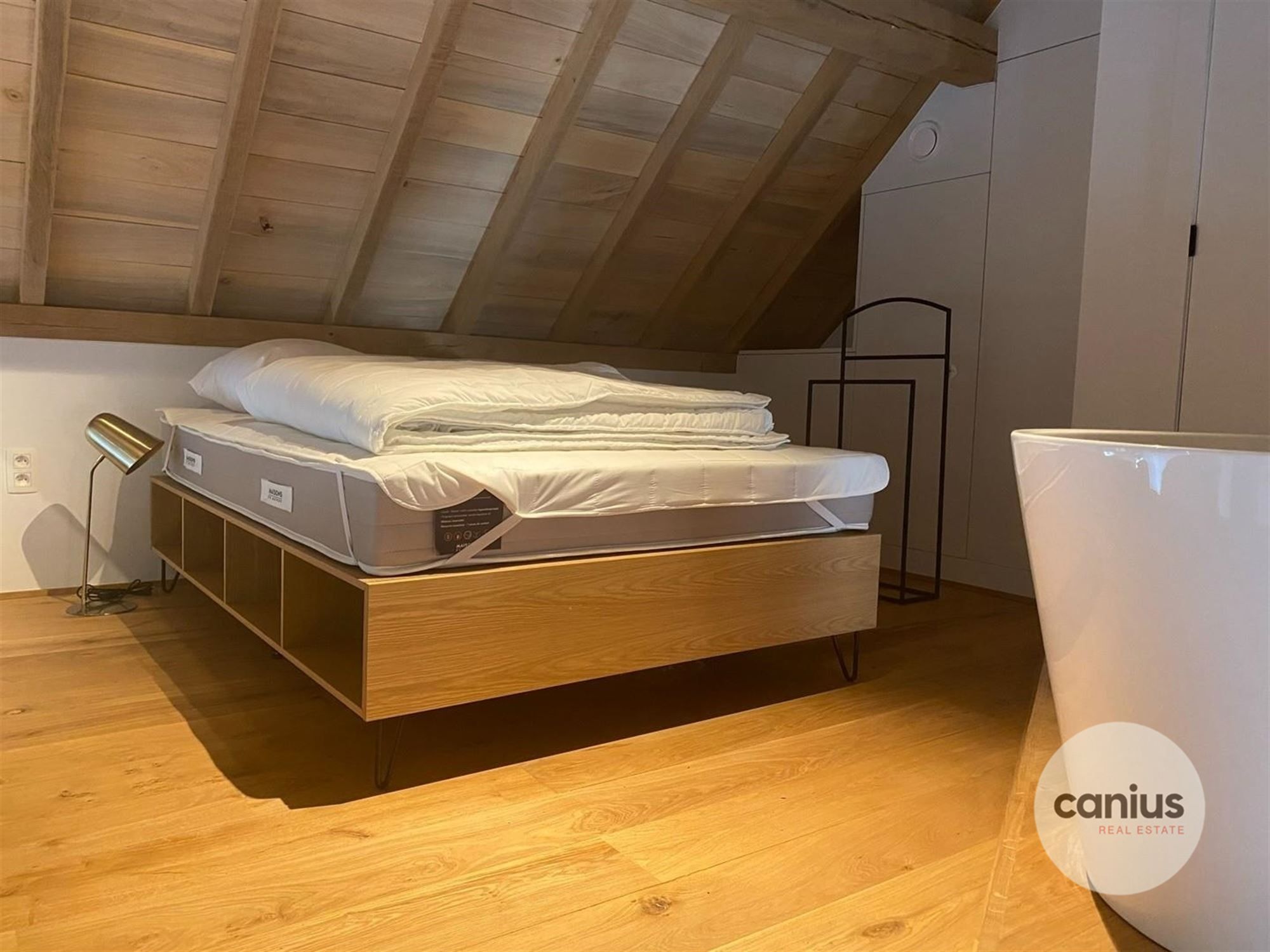 KARAKTERVOLLE GEMEUBELDE WONING MET 1 SLK + TUIN foto 8