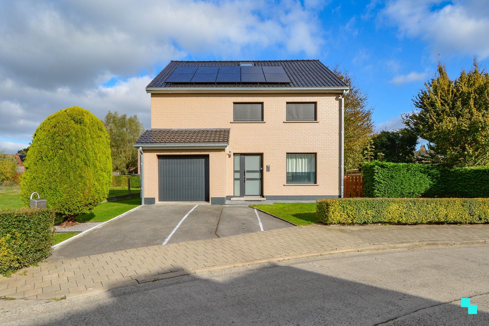 Instapklare woning op kindvriendelijke ligging te Hooglede foto {{pictureIndex}}