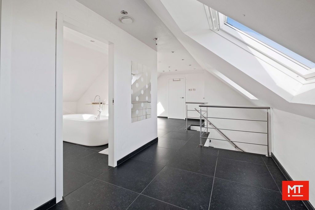Alleenstaande woning met landelijk verzicht op 3.584 m² te koop in Ledegem foto 15