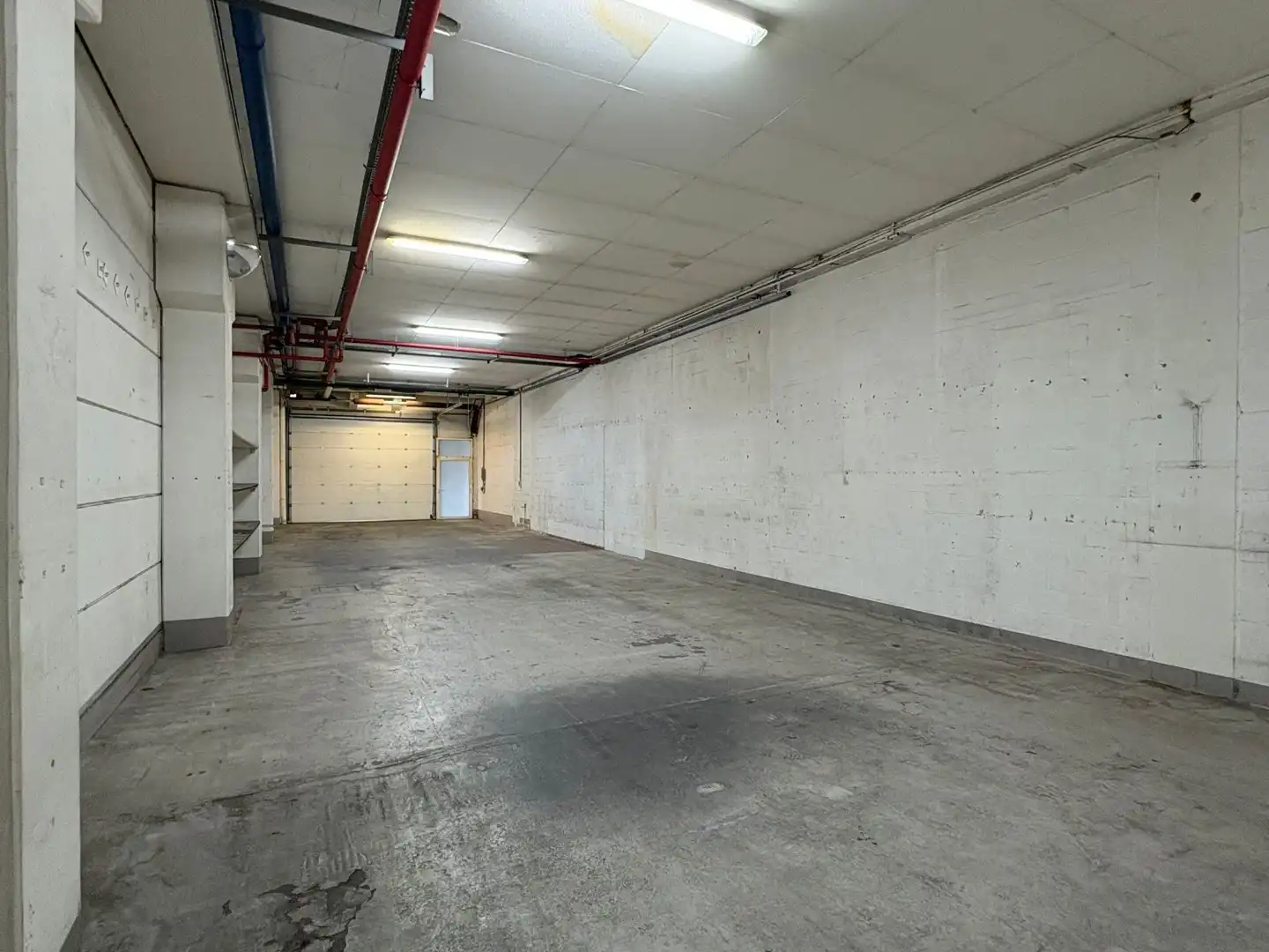 Bedrijfshal / opslagloods van +- 180m² !  foto 3