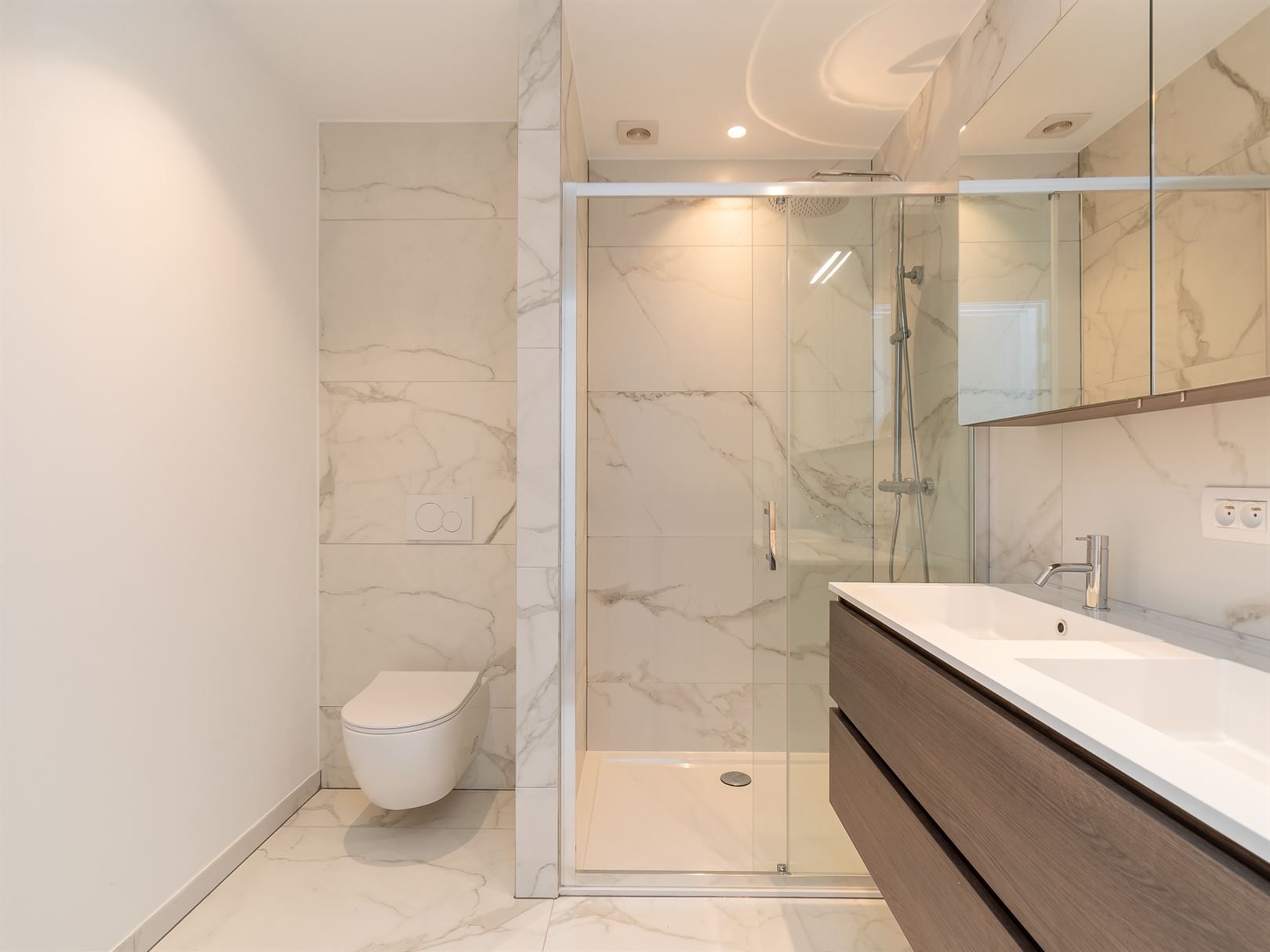 Licht en ruim 2-slaapkamerappartement met zuid georiënteerd terras.  foto 12