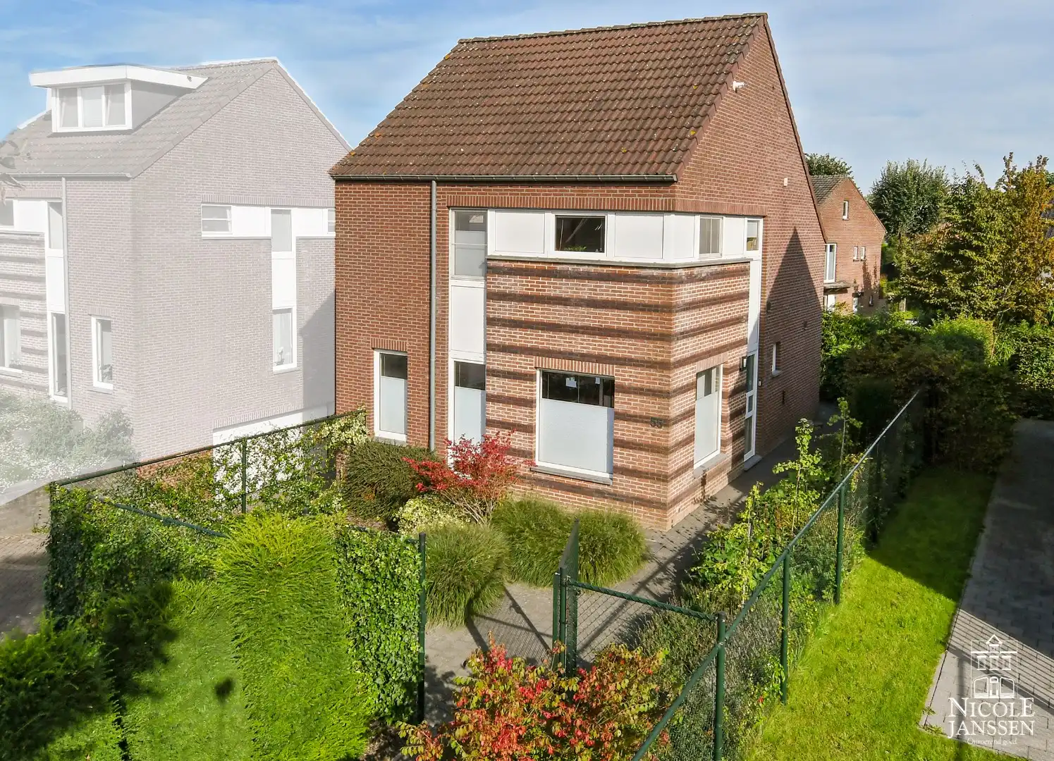 Instapklaar en ruim ingedeeld woonhuis met tuin foto 29