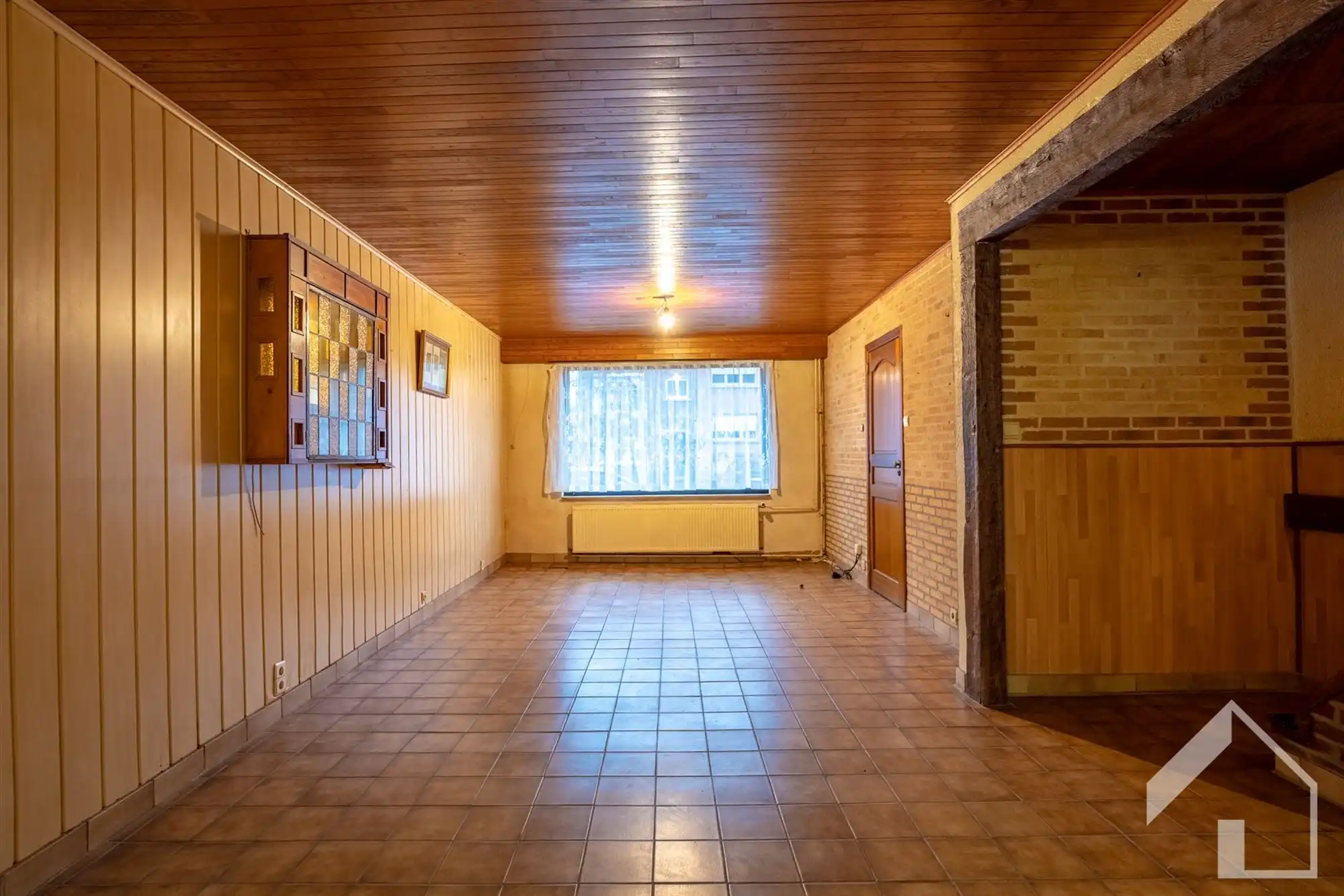 Te renoveren woning met veel potentieel foto 4