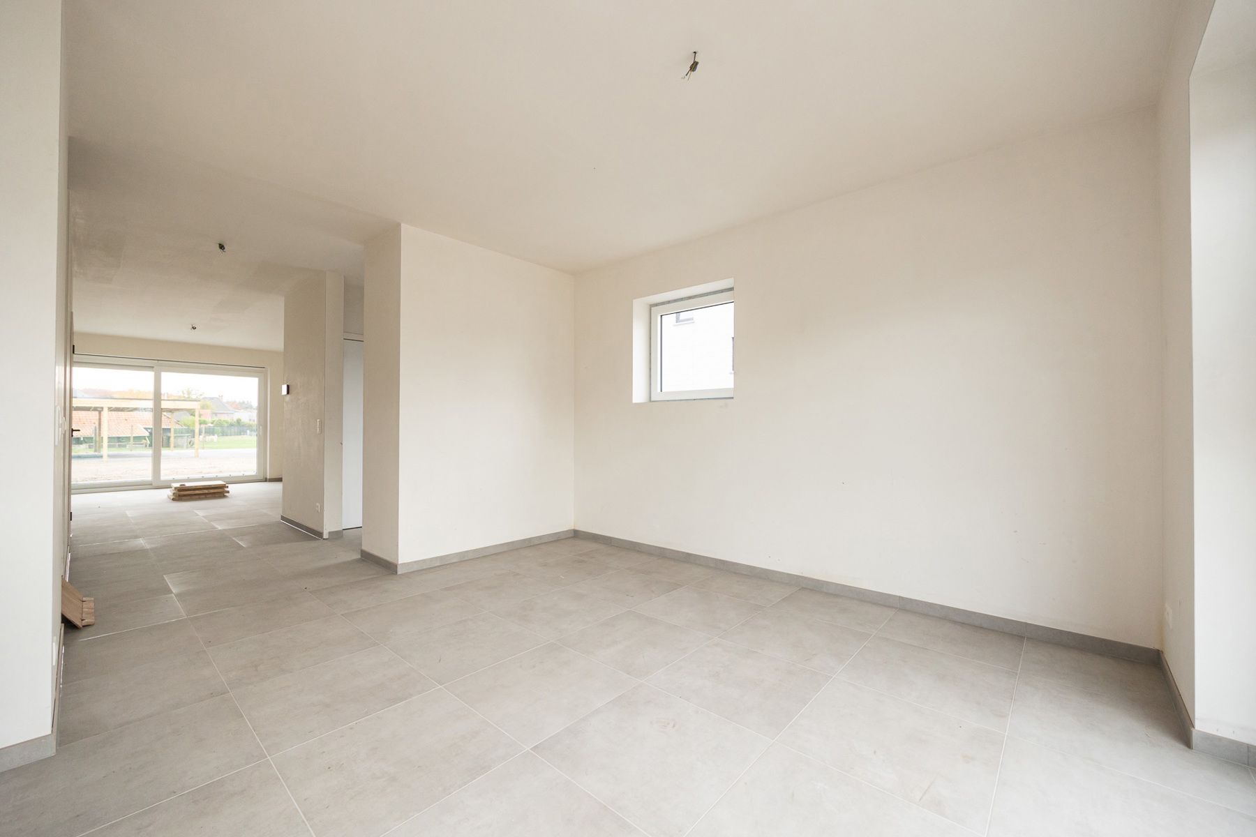 Halfopen woning met 3 slaapkamers en carport/fietsenberging op perceel van ca 320m² foto 8