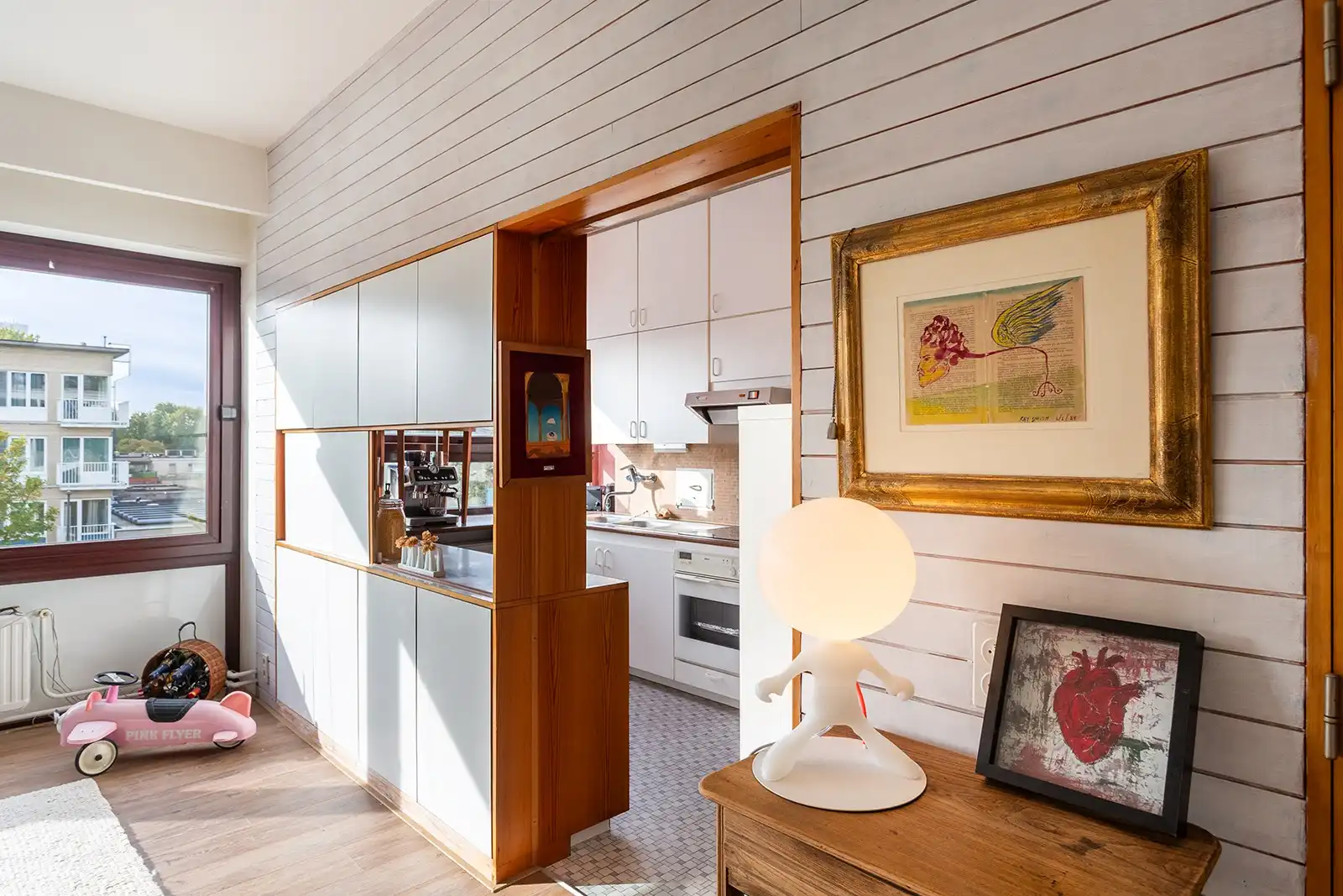 Uniek hoekappartement met 2 slaapkamers en authentieke jaren-60-elementen foto 10