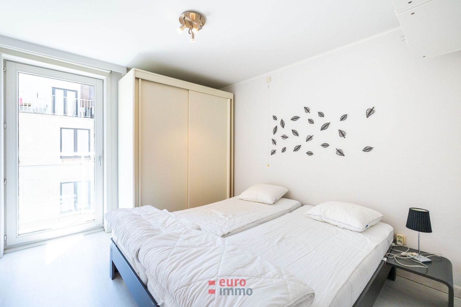Centraal op de zeedijk gelegen appartement met 2 slaapkamers! foto 7
