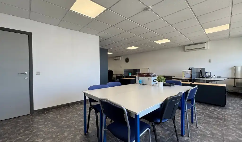 Instapklaar kantoor te huur aan N120 te Deurne foto 9