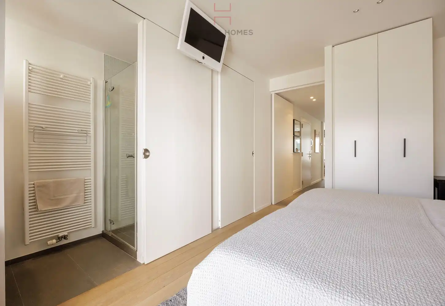 Charmant, ruim 1-kamerappartement met zijdelings zeezicht foto 10