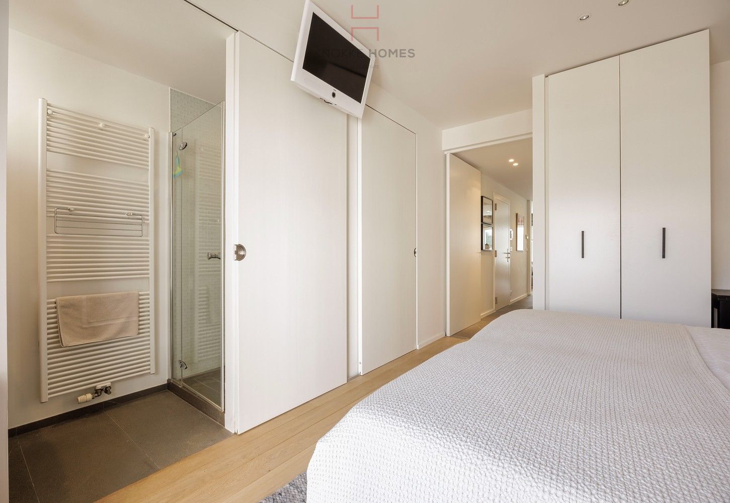 Charmant, ruim 1-kamerappartement met zijdelings zeezicht foto 10