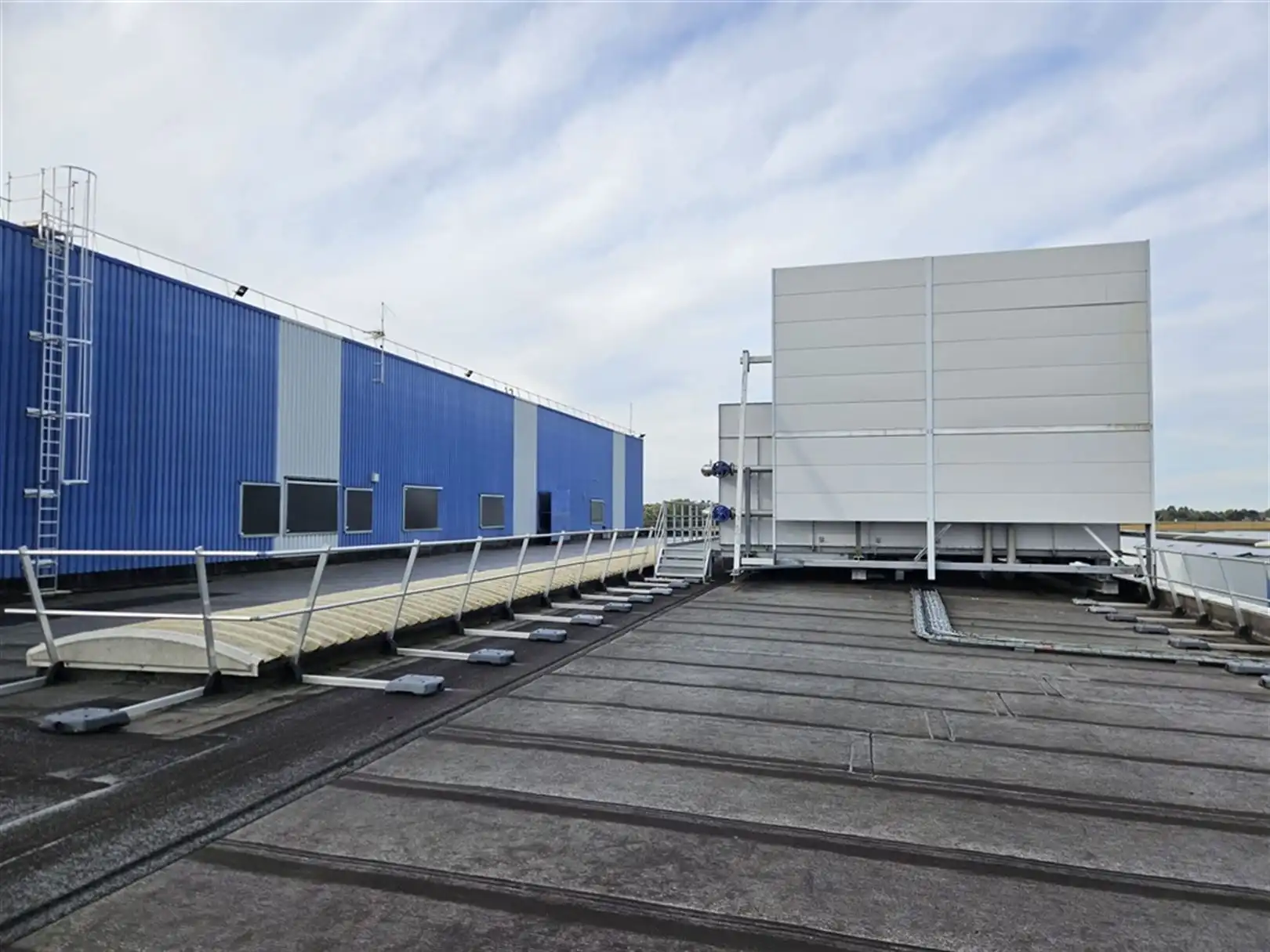 Fabrieksgebouw te Komen foto 9