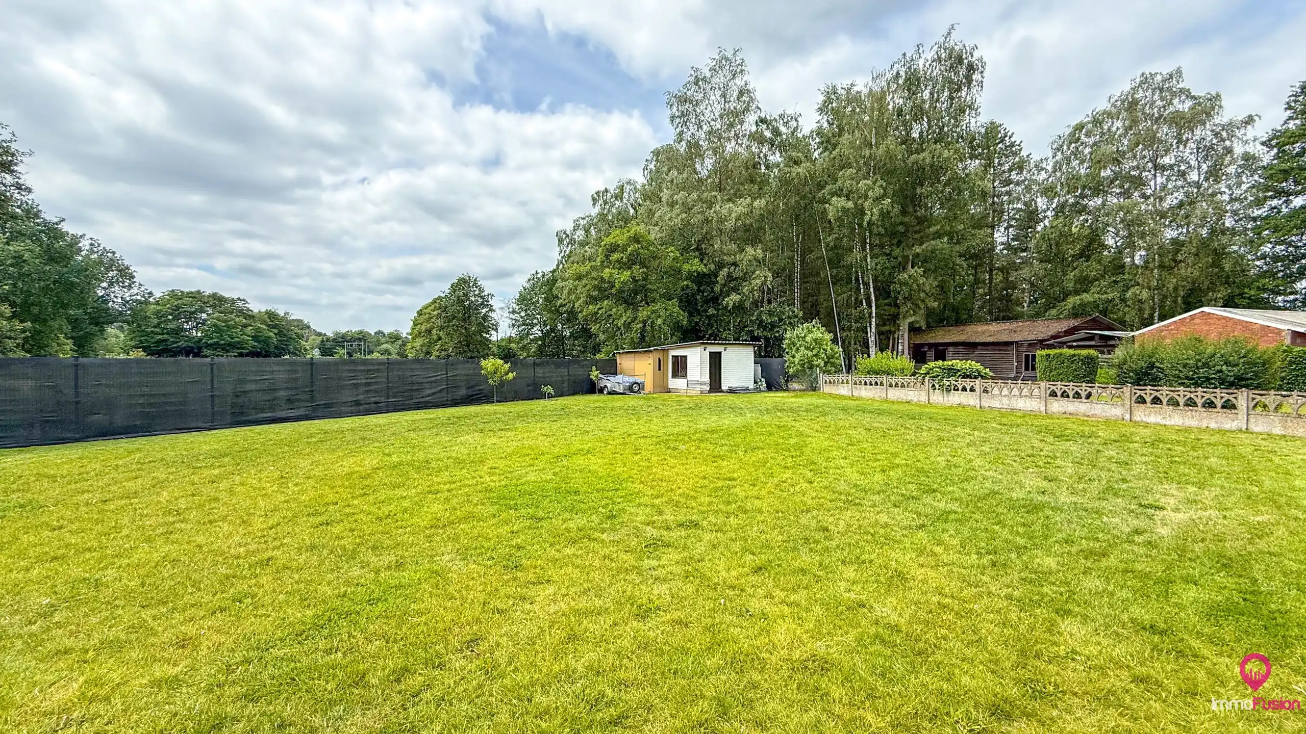 Ruime gerenoveerde gezinswoning met 4 slaapkamers op perceel foto 58