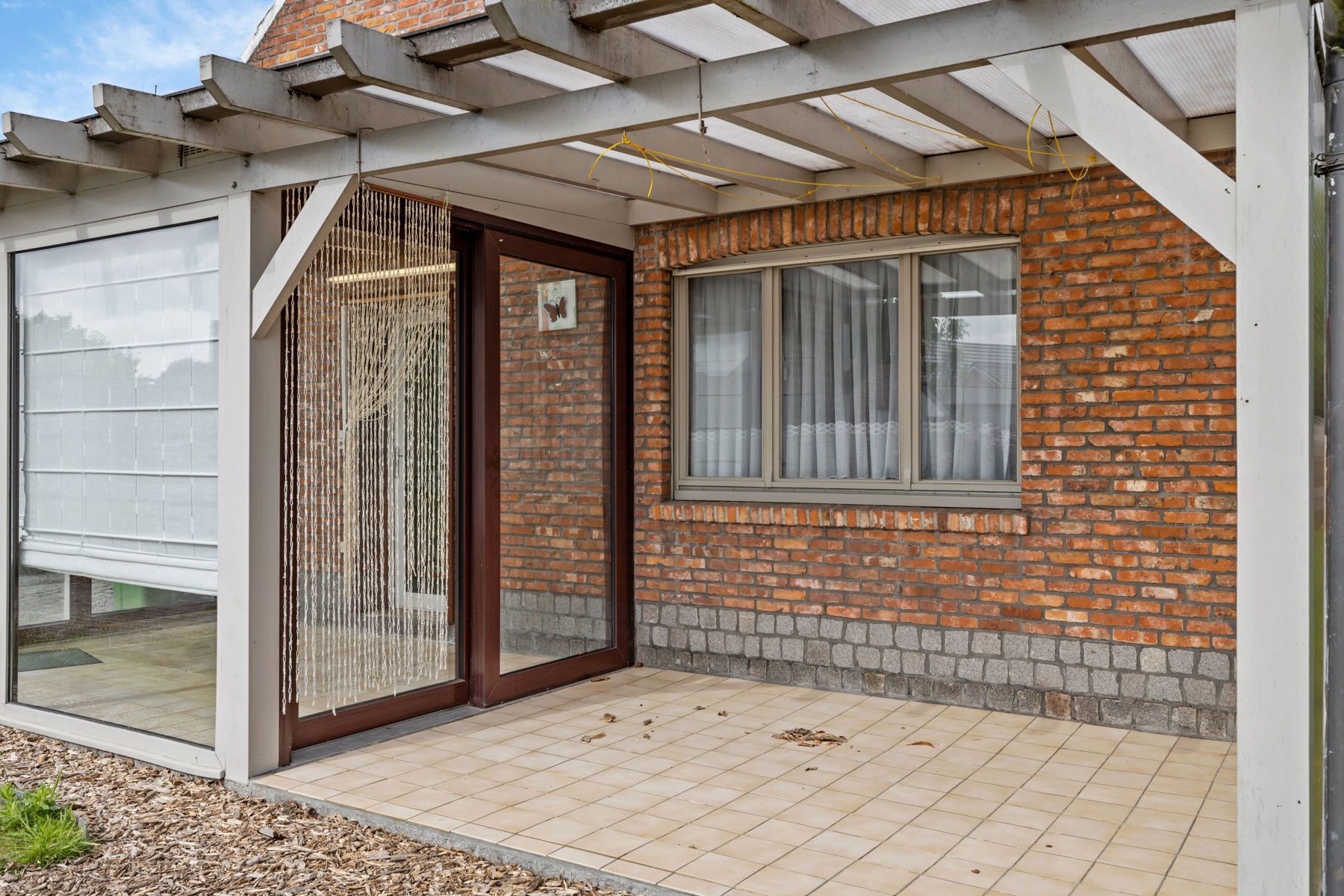 Bungalow met veel potentieel, aangename tuin en garage foto 11