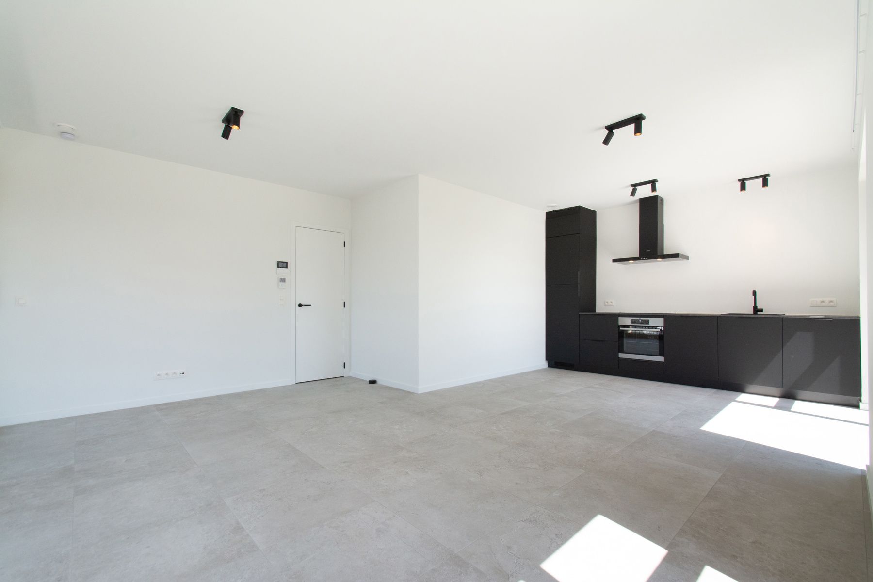 Gemeubeld en comfortabel 1slpk appt. met terras foto 3