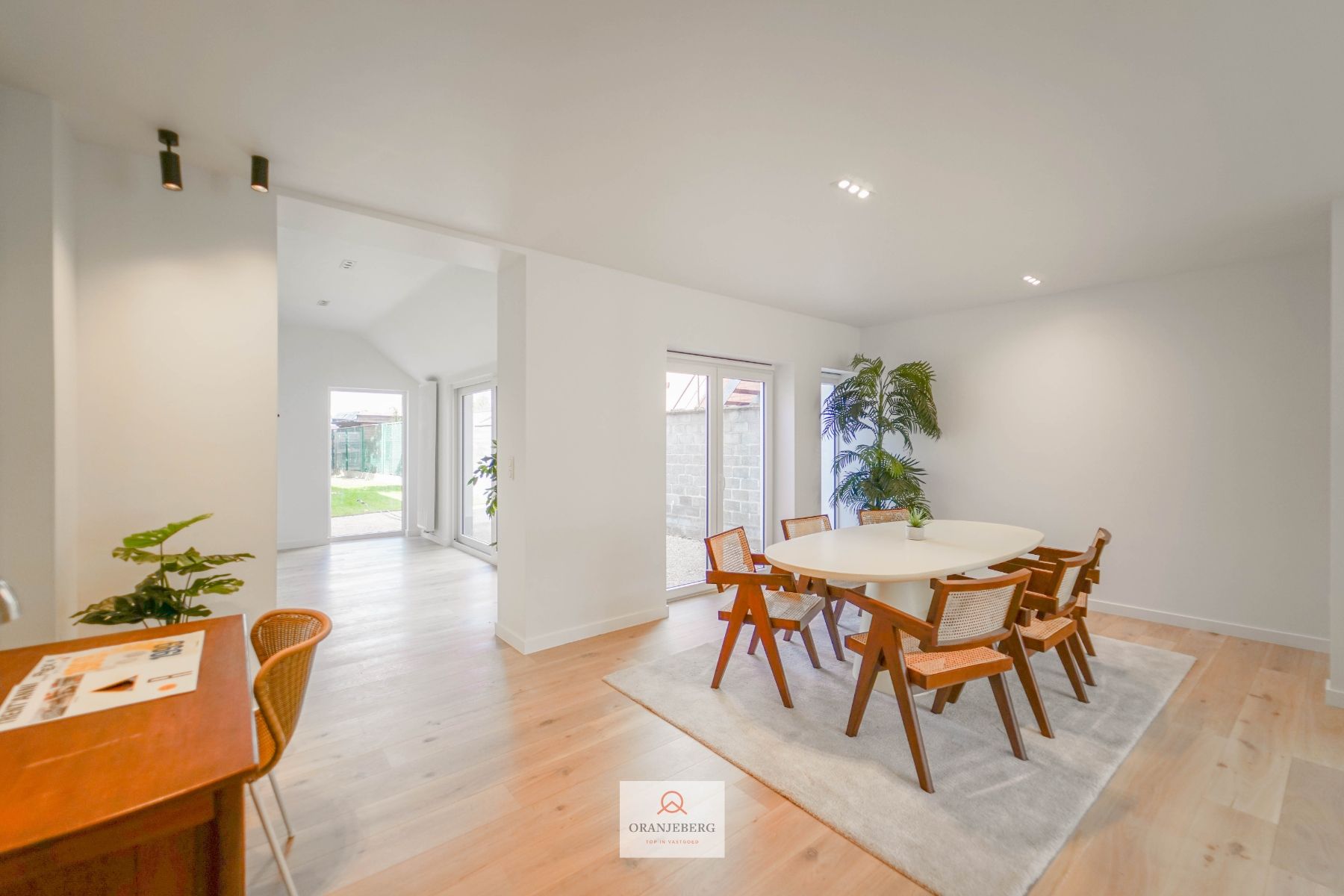 Volledig gerenoveerde woning met zonnige tuin in het hart van Merelbeke Flora foto 12