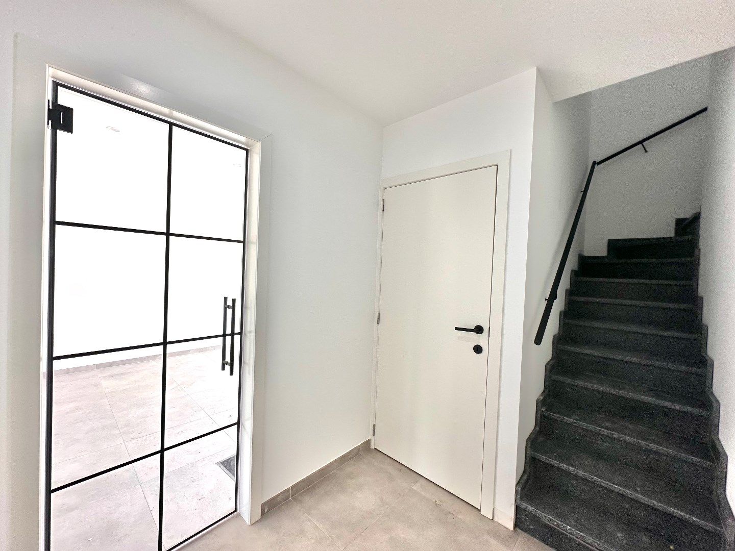 Nieuwbouwappartement (Duplex) met twee slaapkamers, terras en twee autostaanplaatsen foto 3