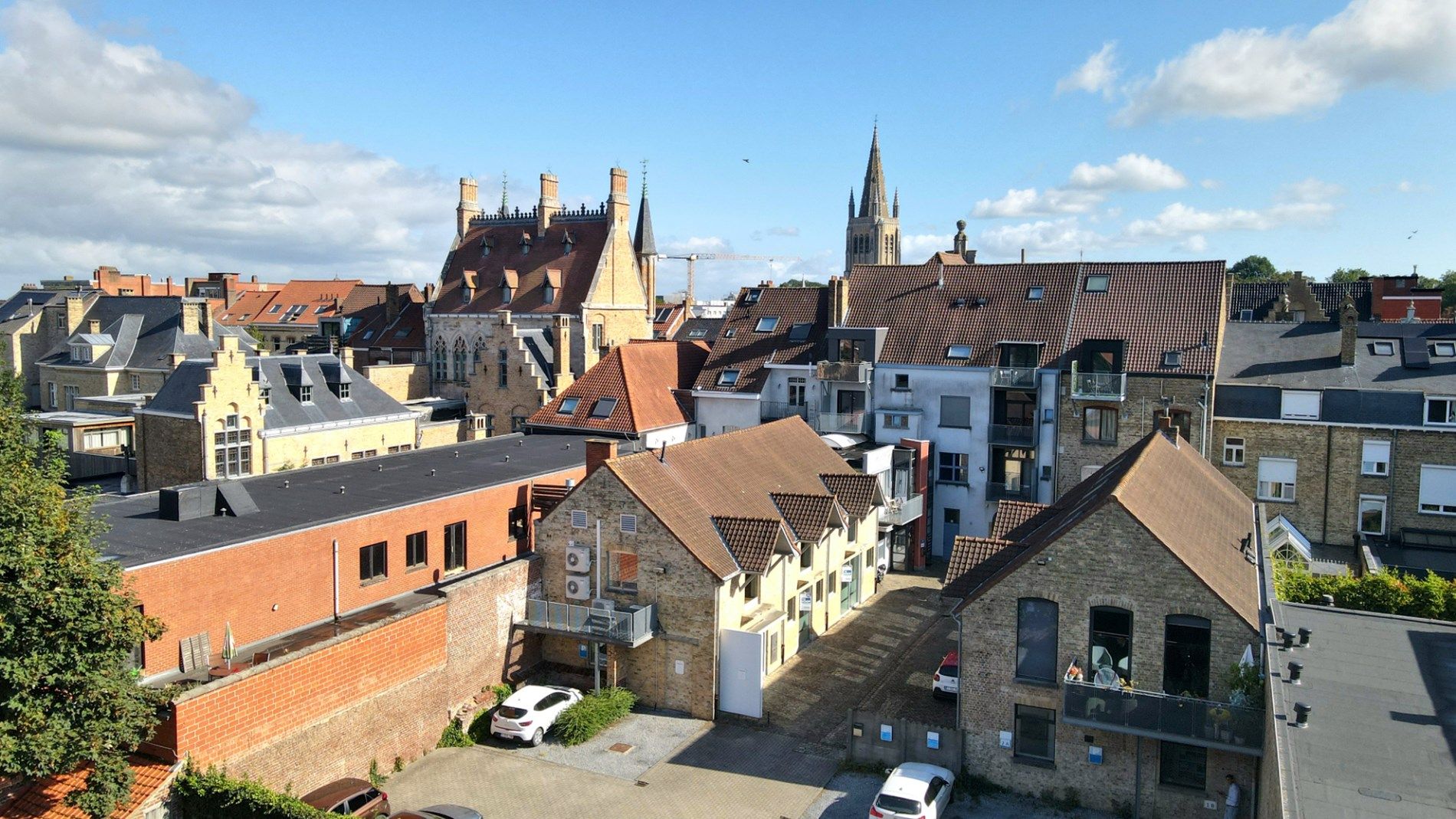 Uniek karaktervol handelseigendom te centrum Ieper. foto 8