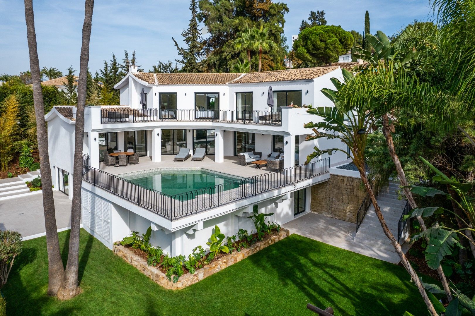 Gerenoveerde villa te El Paraiso, New Golden Mile. foto {{pictureIndex}}